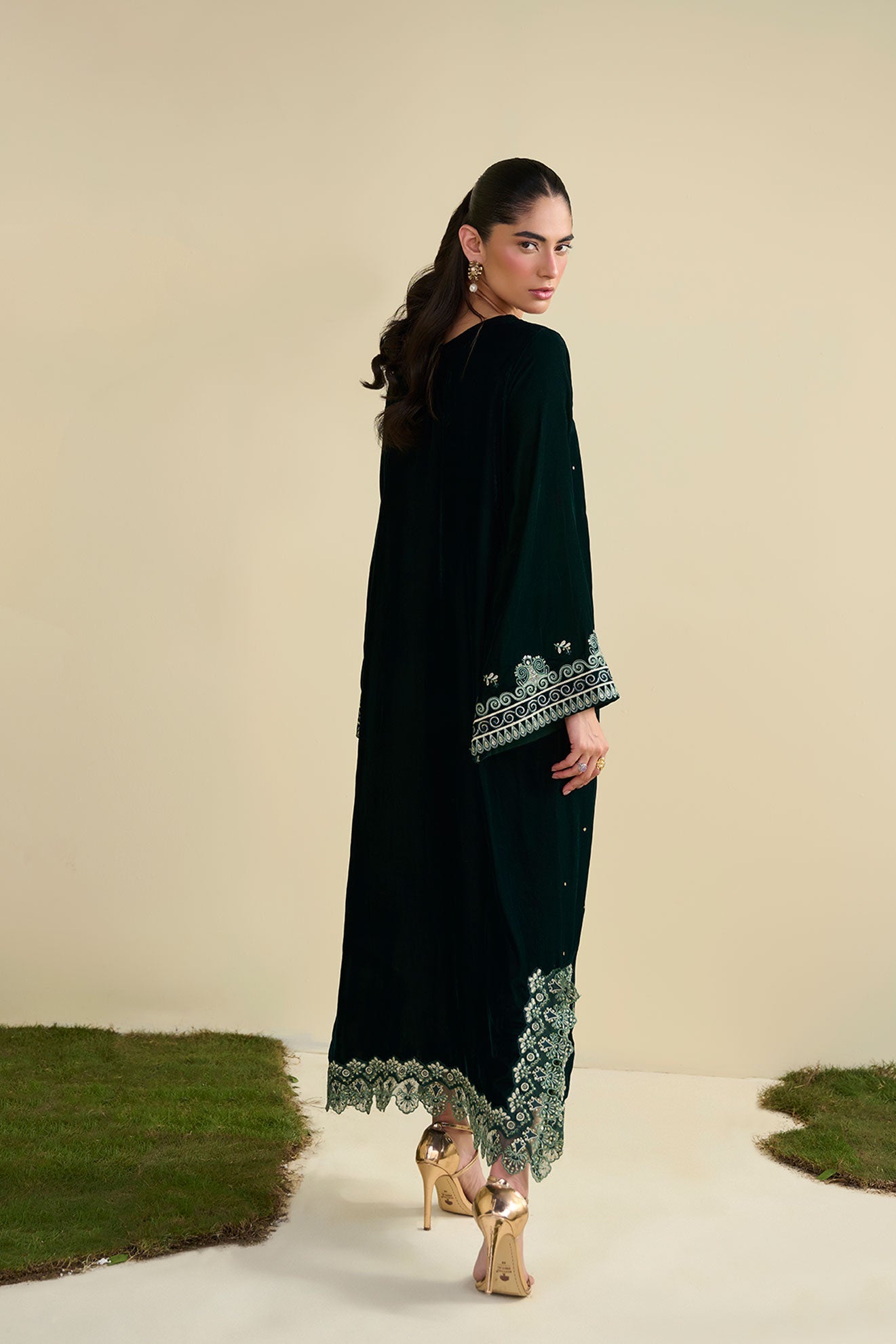 FW25DA-2823  BOTTLE GREEN  2PCS  EMBROIDERED KURTA WITH TROUSER