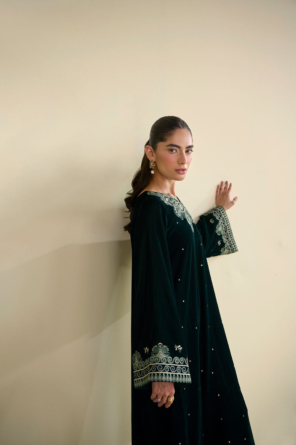 FW25DA-2823  BOTTLE GREEN  2PCS  EMBROIDERED KURTA WITH TROUSER