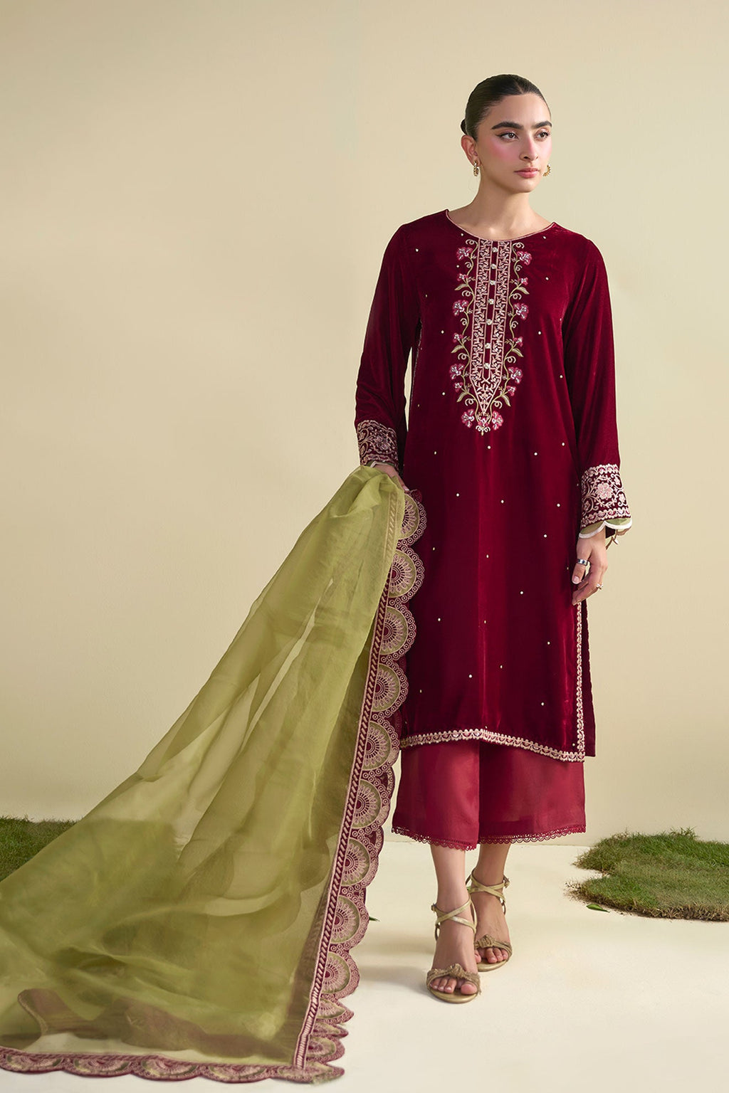 FW25DA-2824   MAROON  2PCS  EMBROIDERED KURTA WITH TROUSER