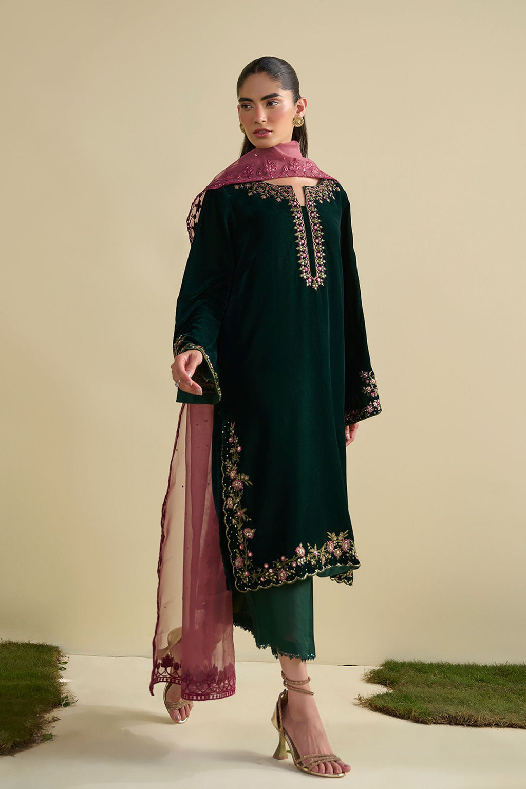 FW25DA-2825  BOTTLE GREEN  2PCS  EMBROIDERED KURTA WITH TROUSER