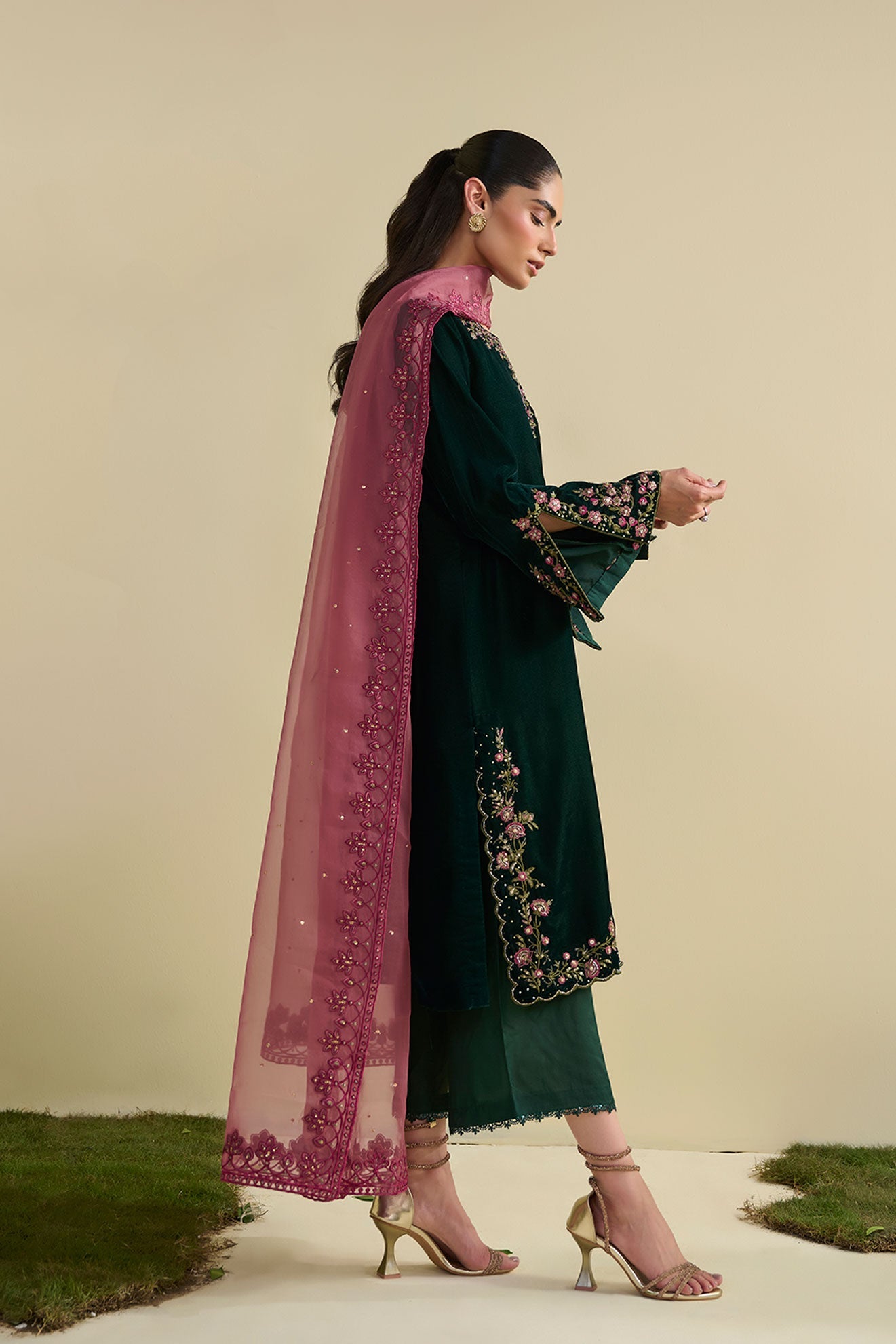 FW25DA-2825  BOTTLE GREEN  2PCS  EMBROIDERED KURTA WITH TROUSER