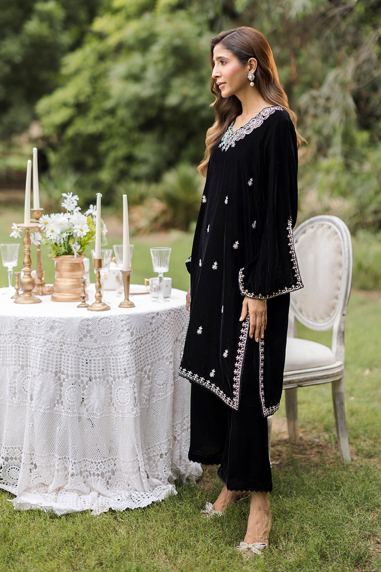 FW25DA-2833  BLACK  2PCS  EMBROIDERED KURTA WITH TROUSER