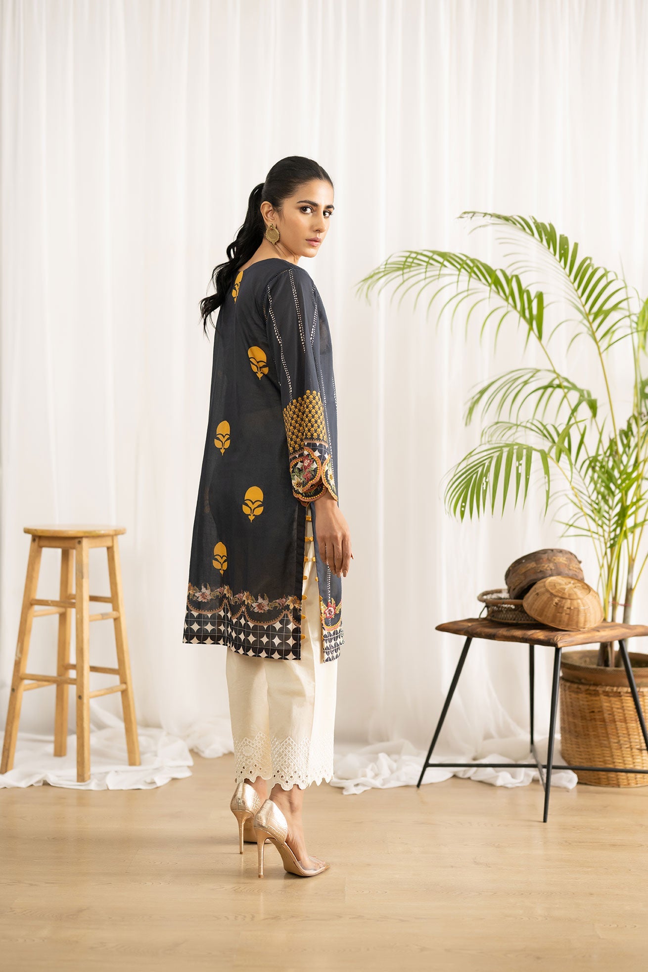 DC-0416 GREY EMBROIDERED KURTA