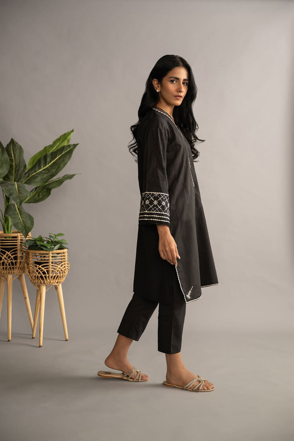 DC-0425 Black Embroidered Kurta