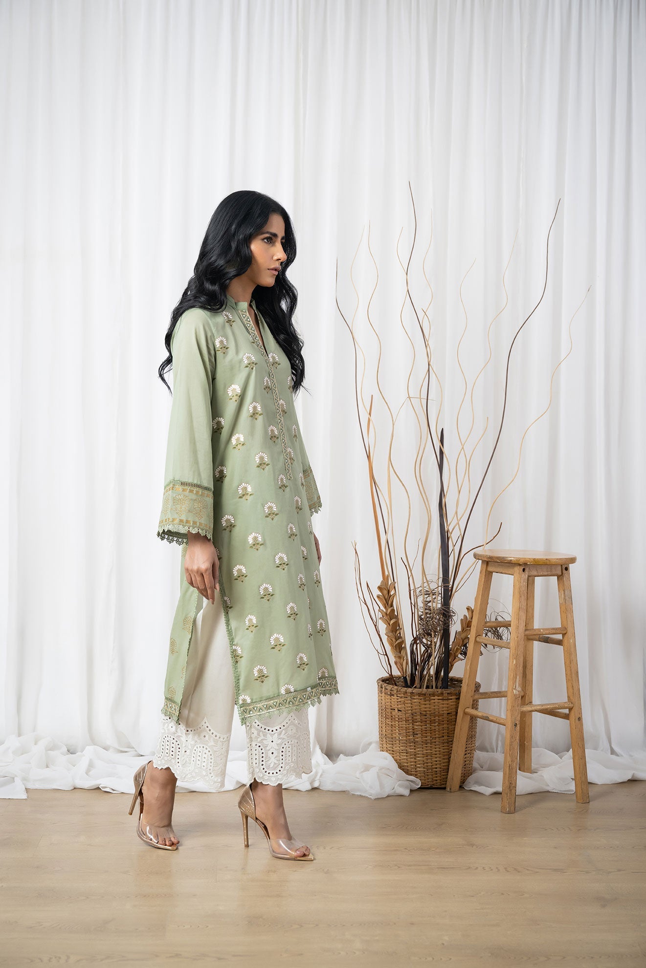 DC-0437 GREEN EMBROIDERED KURTA