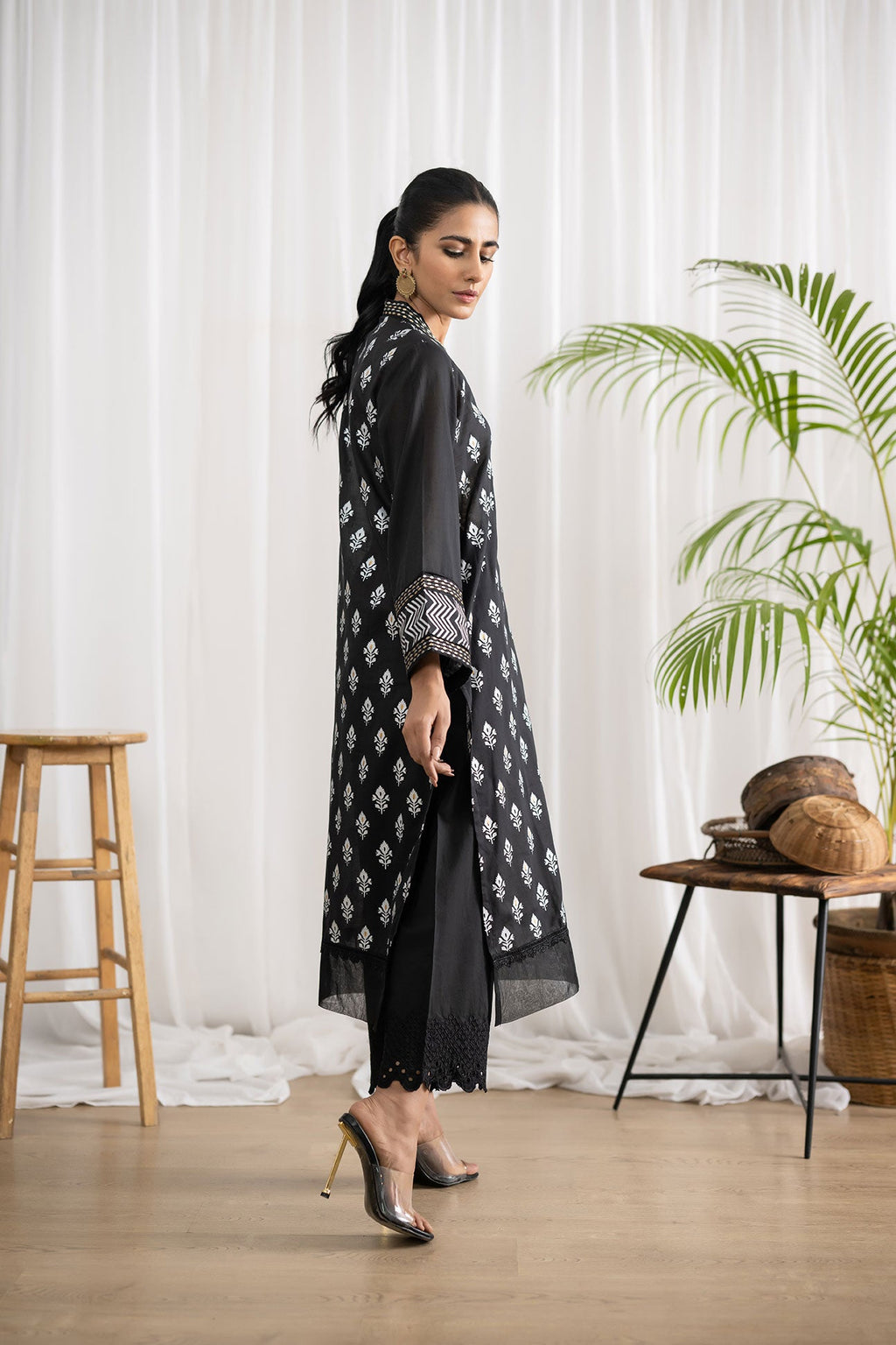 DC-0438 BLACK EMBROIDERED KURTA