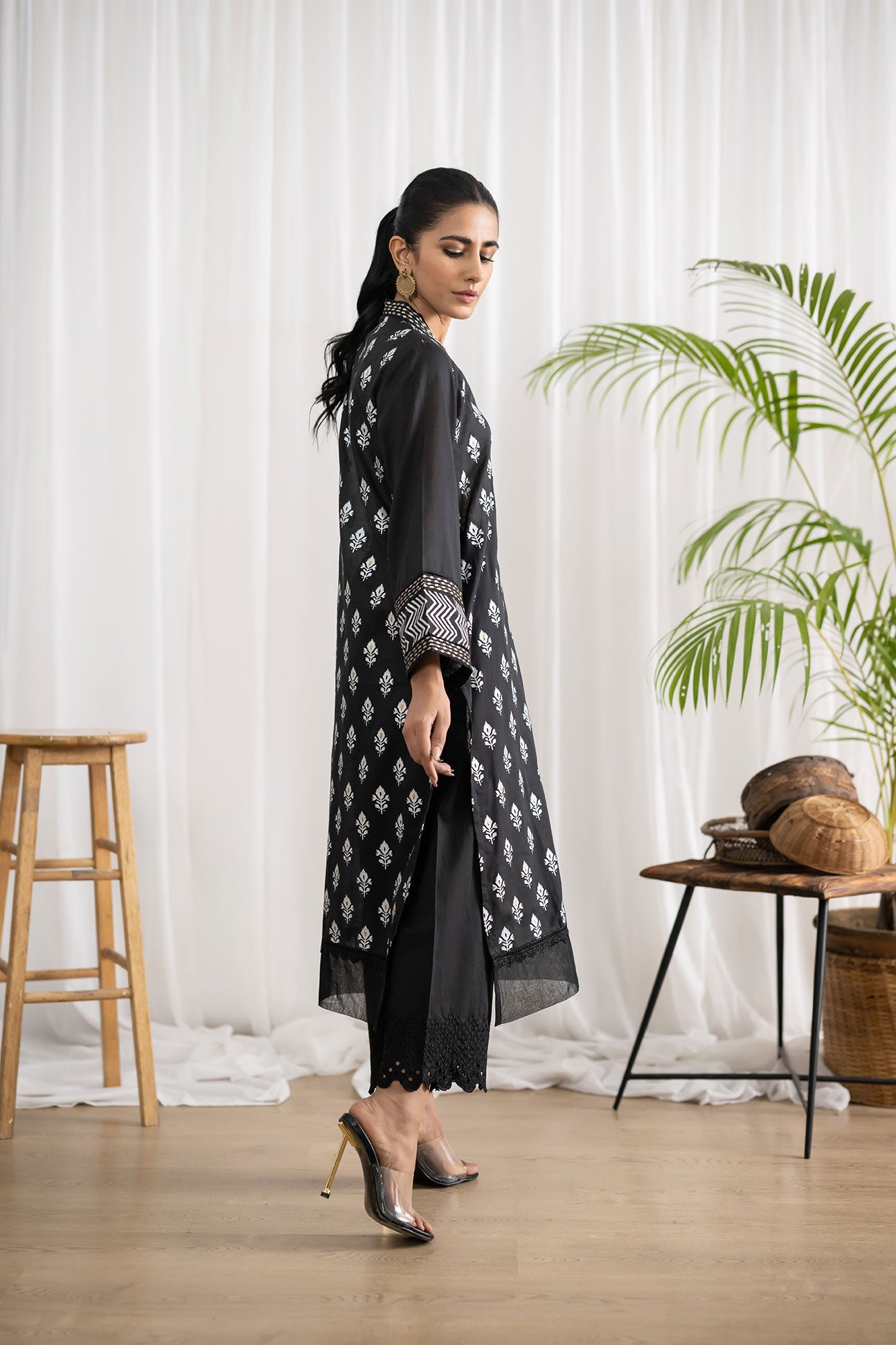 DC-0438 BLACK EMBROIDERED KURTA