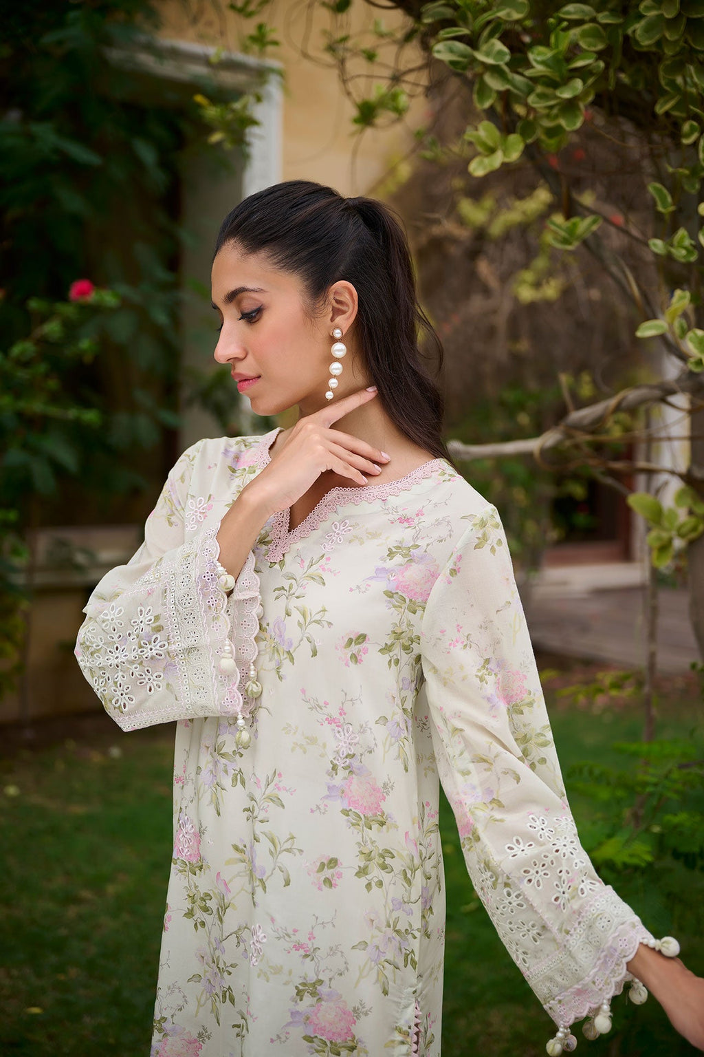 DC-0536 L-GREEN EMBROIDERED KURTA
