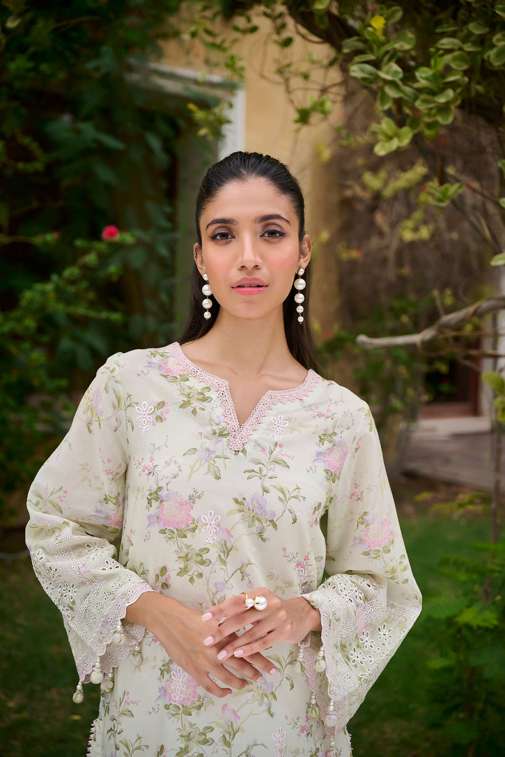 DC-0536 L-GREEN EMBROIDERED KURTA