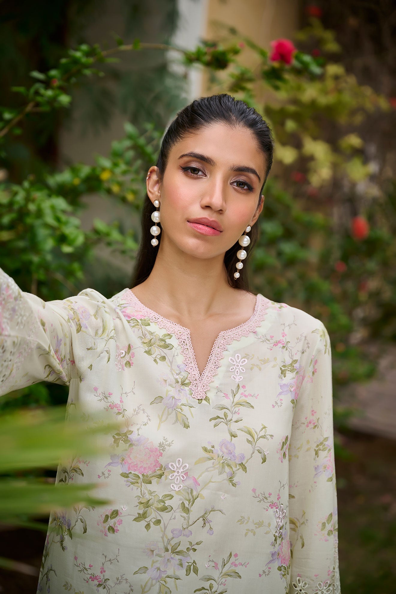 DC-0536 L-GREEN EMBROIDERED KURTA