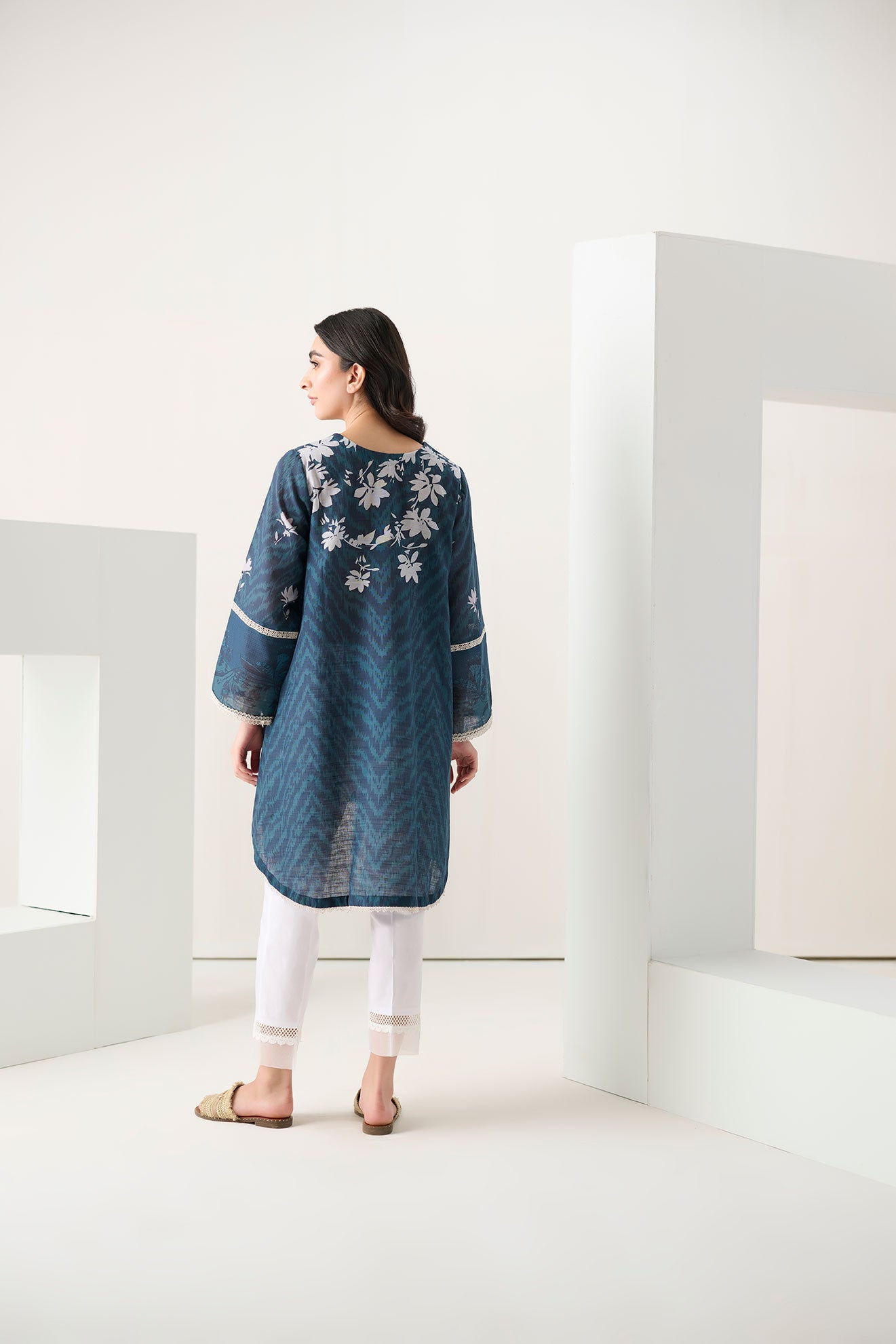 DC-0542 BLUE PRINTED EMBROIDERED KURTA