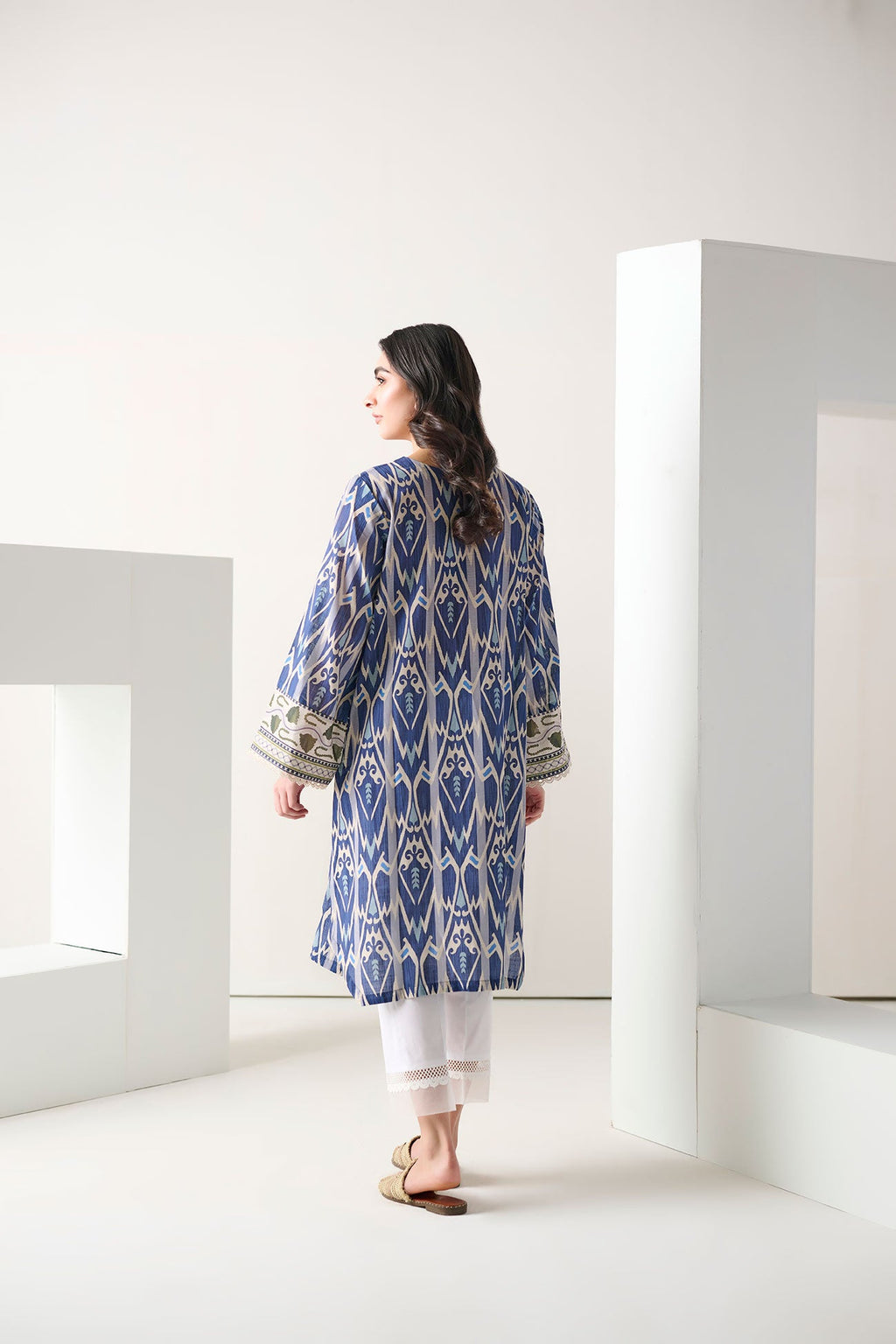 DC-0546 BLUE PRINTED EMBROIDERED KURTA