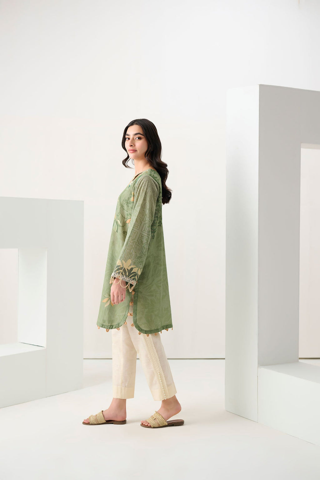 DC-0550 GREEN PRINTED EMBROIDERED KURTA