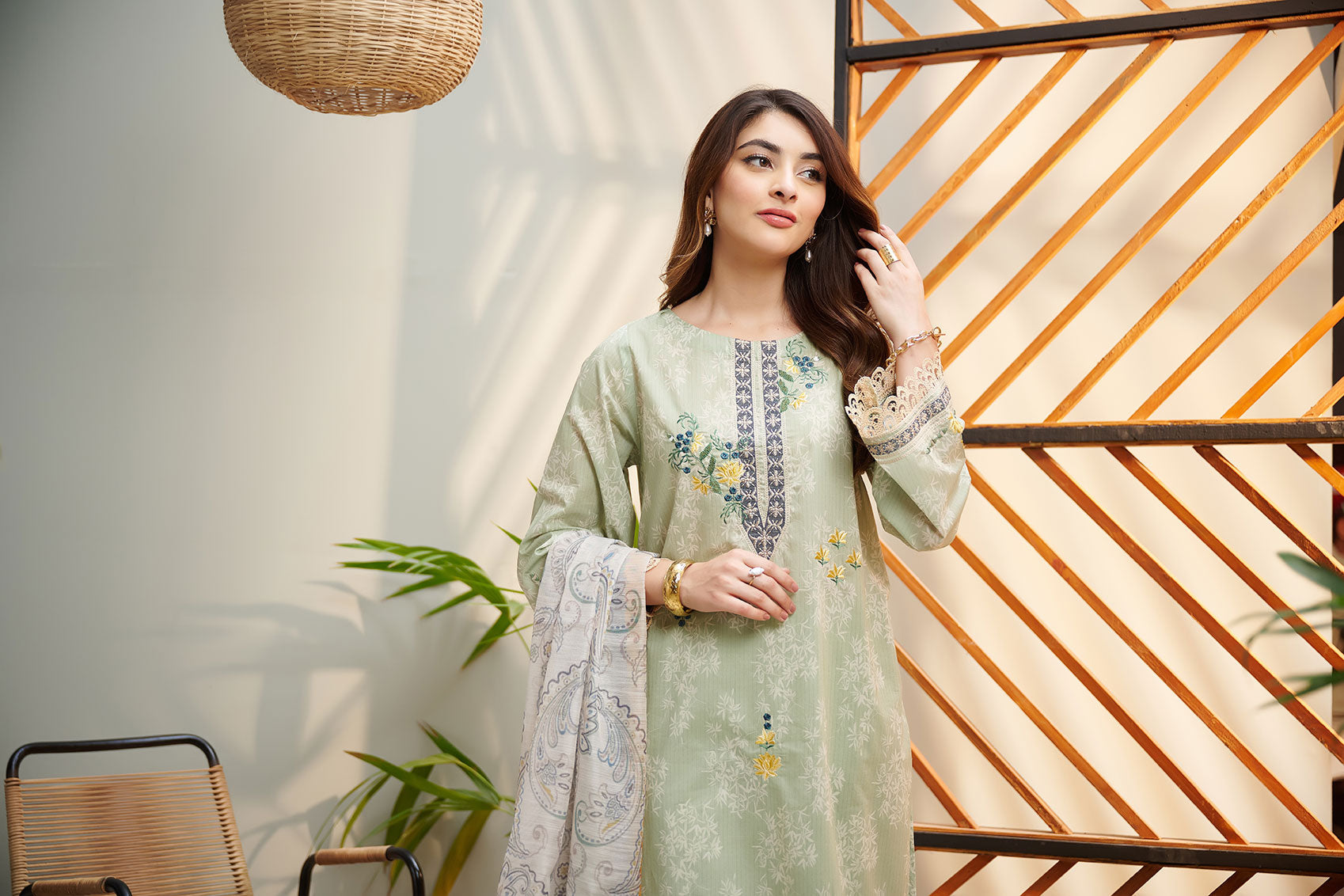 DC-2041 GREEN 2PCS EMBROIDERED KURTA WITH DUPATTA