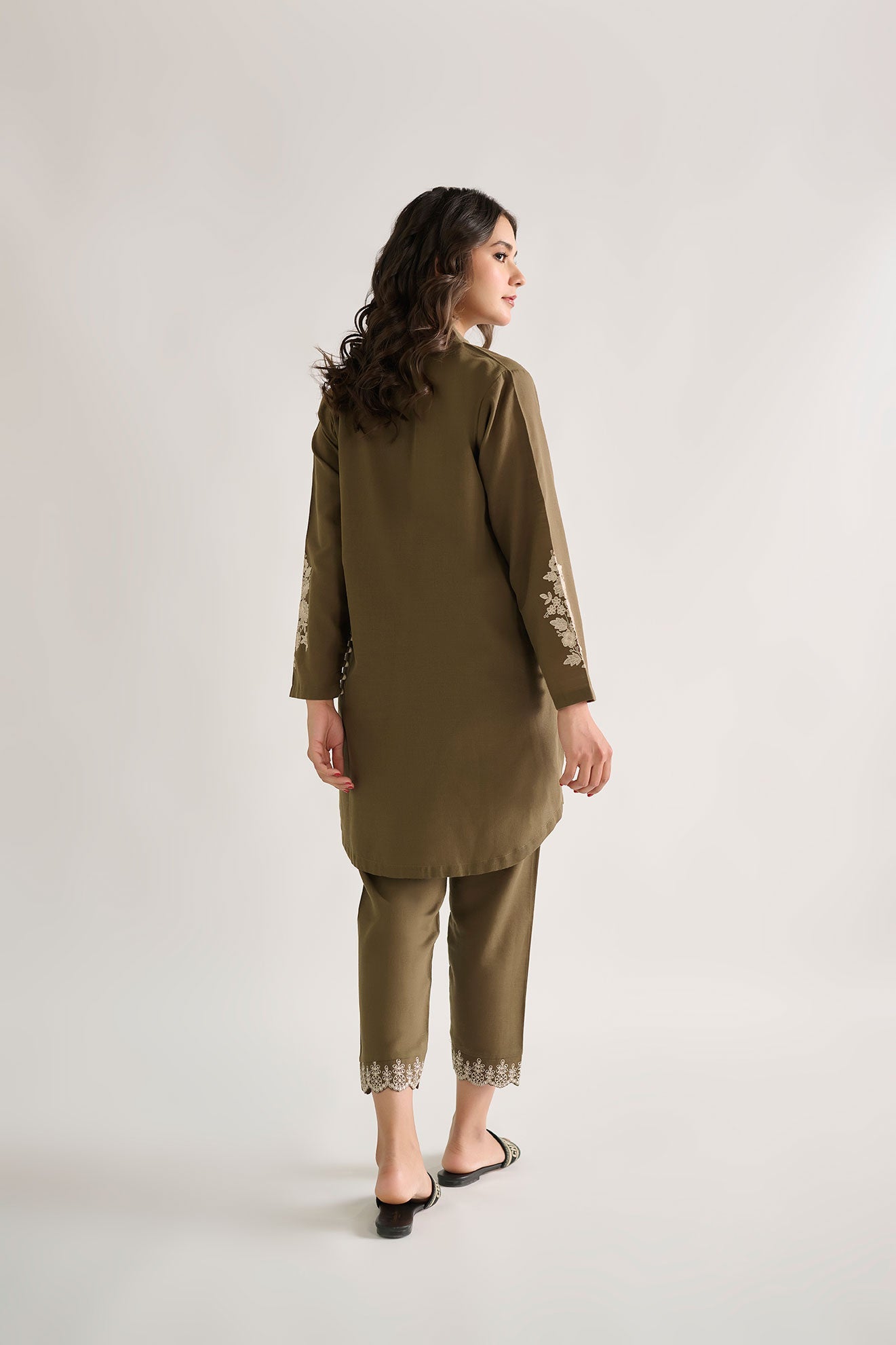 DC-2125 GREEN KHADDAR 2PCS EMBROIDERED KURTA WITH TROUSER