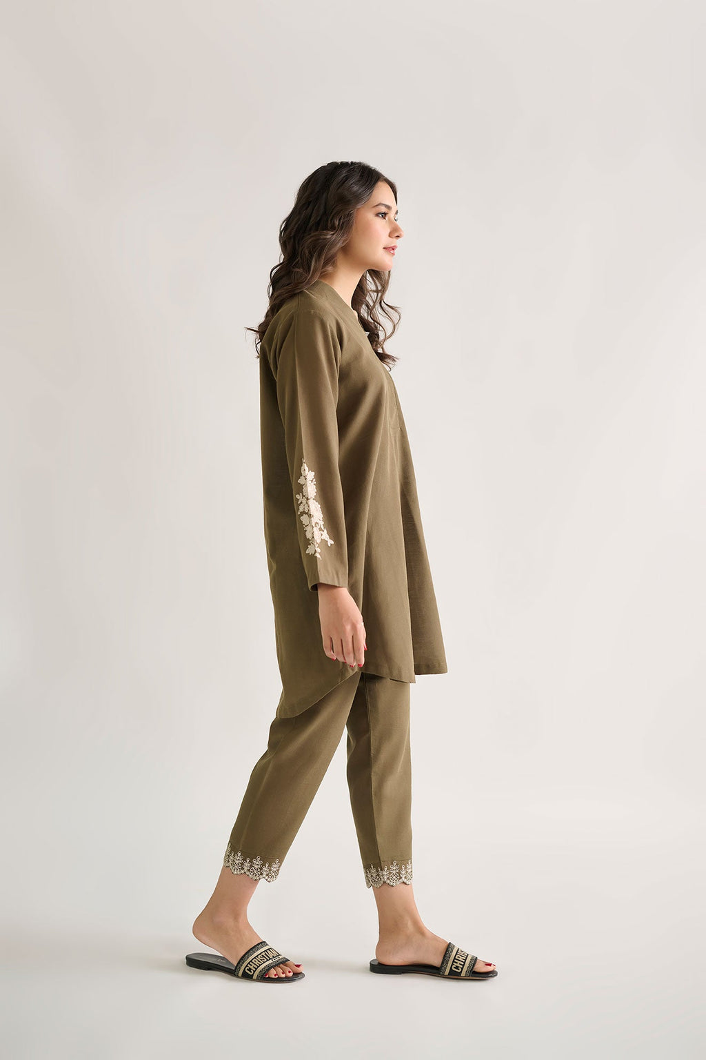 DC-2125 GREEN KHADDAR 2PCS EMBROIDERED KURTA WITH TROUSER