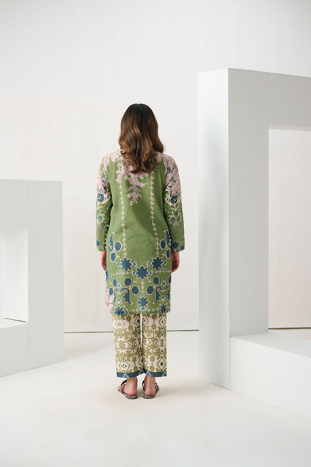 DC-2271 GREEN 2PCS  EMBROIDERED KURTA WITH TROUSER
