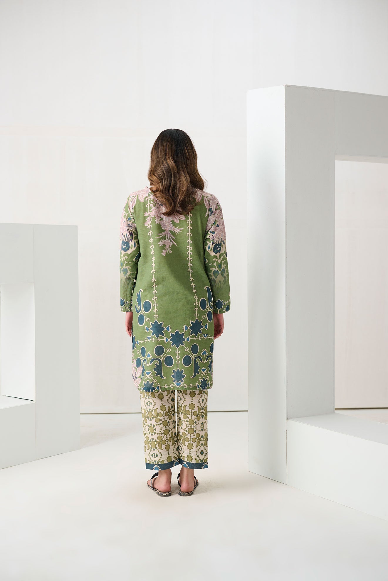 DC-2271 GREEN 2PCS  EMBROIDERED KURTA WITH TROUSER