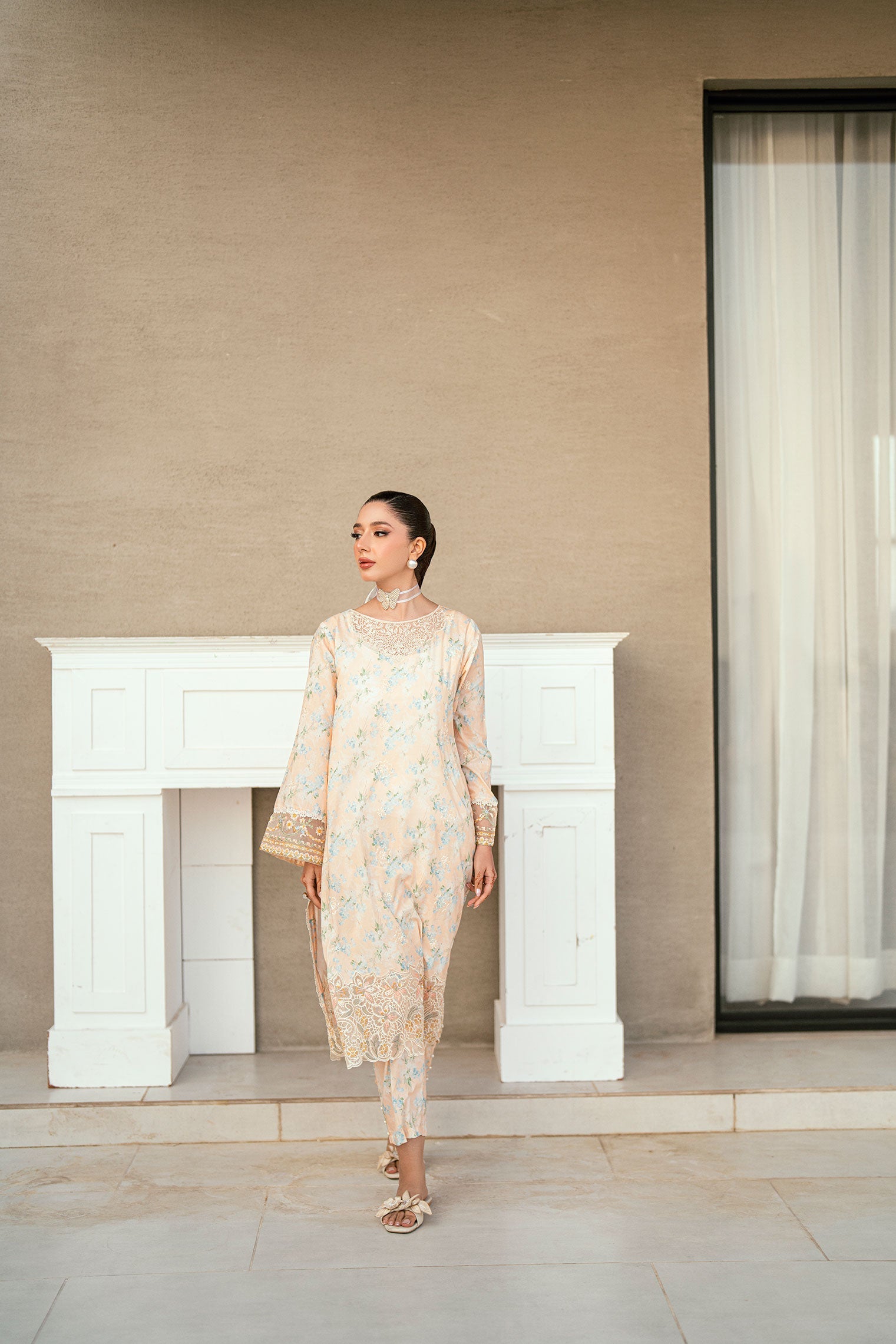 SS25DC-2533 PEACH LAWN 2PCS EMBROIDERED KURTA WITH TROUSER