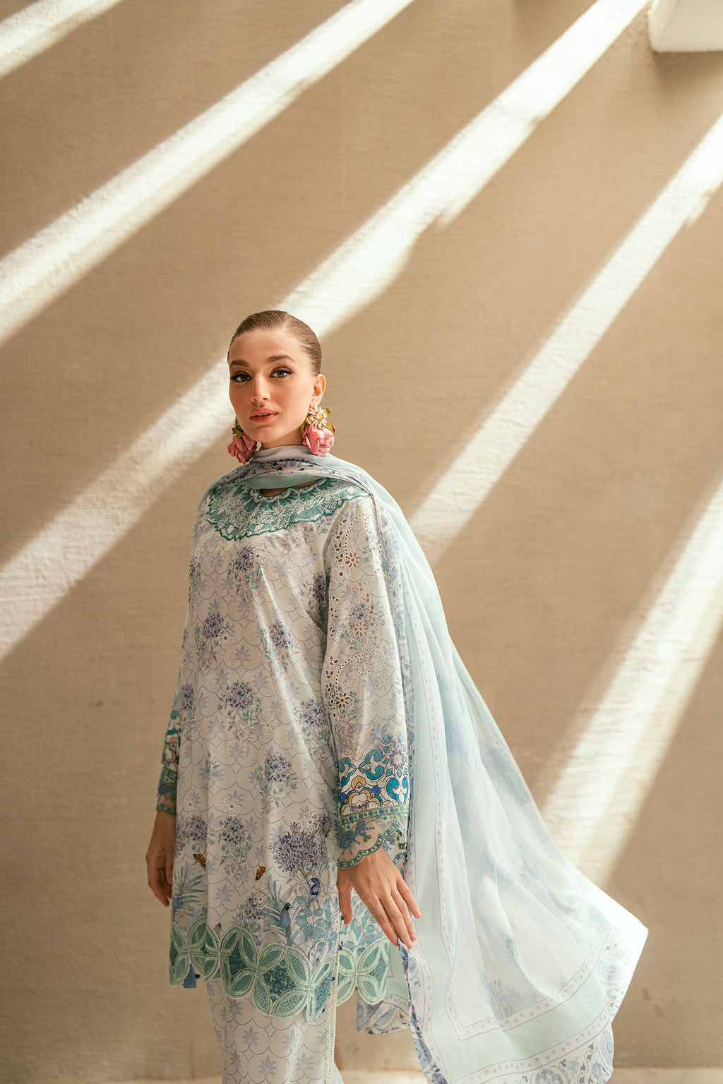 SS25DC-2537 SKY BLUE LAWN 2PCS EMBROIDERED KURTA WITH TROUSER