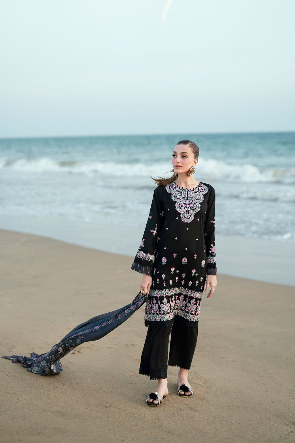 SS25DC-2540 BLACK LAWN 2PCS EMBROIDERED KURTA WITH TROUSER