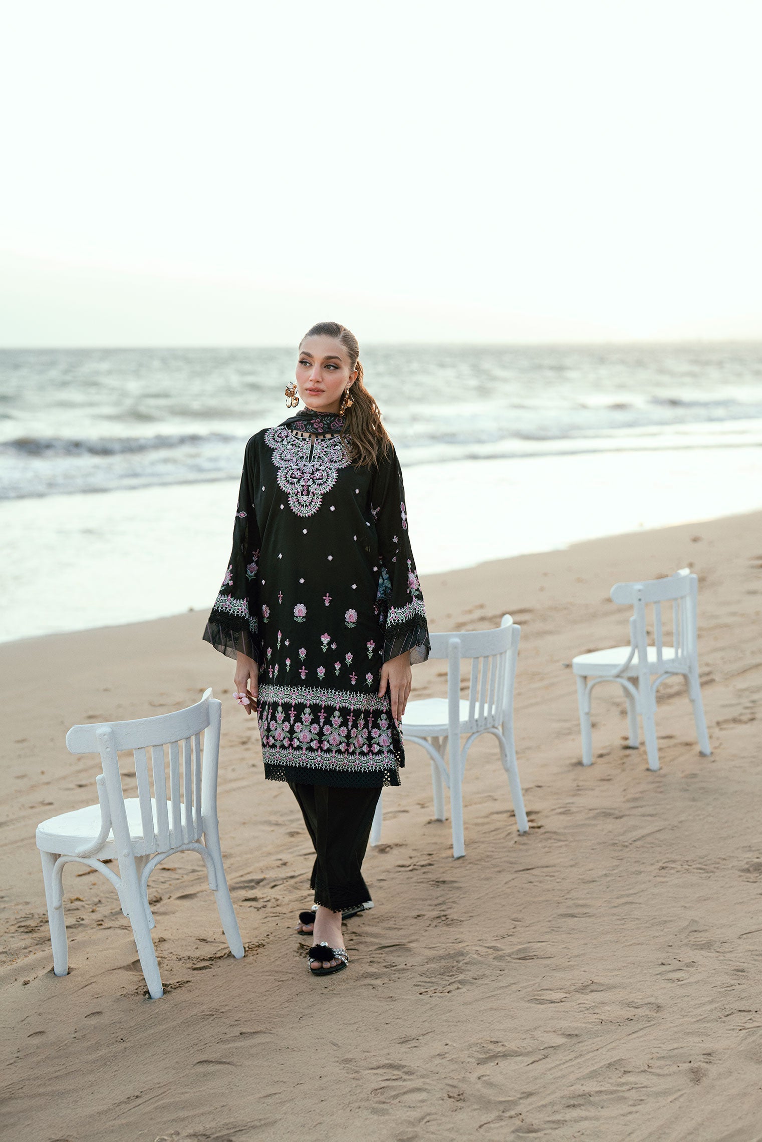 SS25DC-2540 BLACK LAWN 2PCS EMBROIDERED KURTA WITH TROUSER