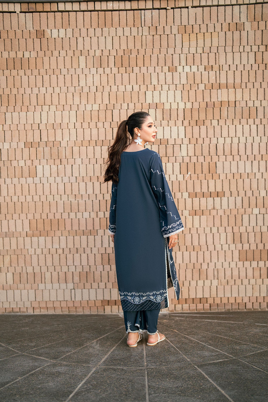 SS25DC-2542 NAVY BLUE LAWN 2PCS EMBROIDERED KURTA WITH TROUSER