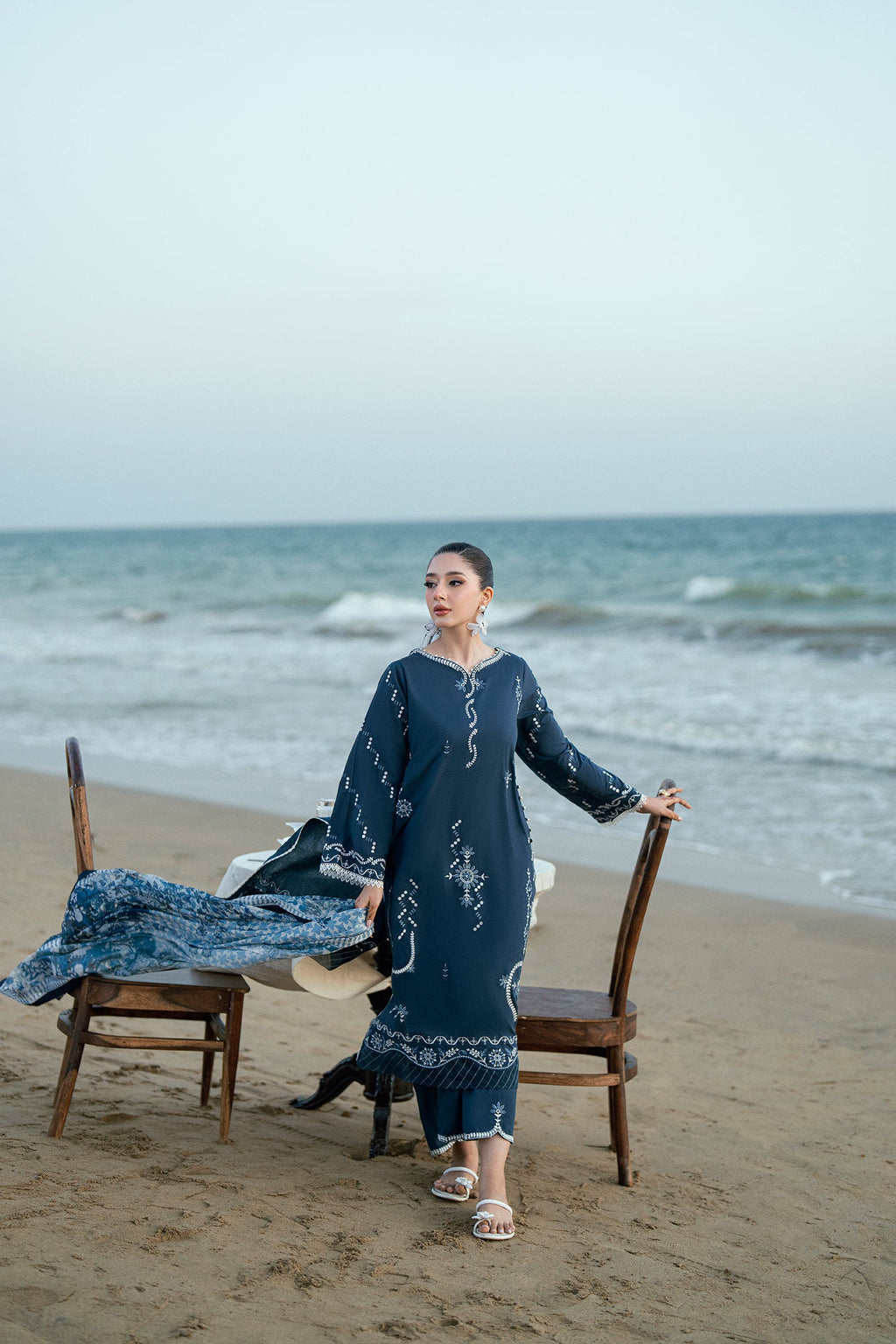 SS25DC-2542 NAVY BLUE LAWN 2PCS EMBROIDERED KURTA WITH TROUSER