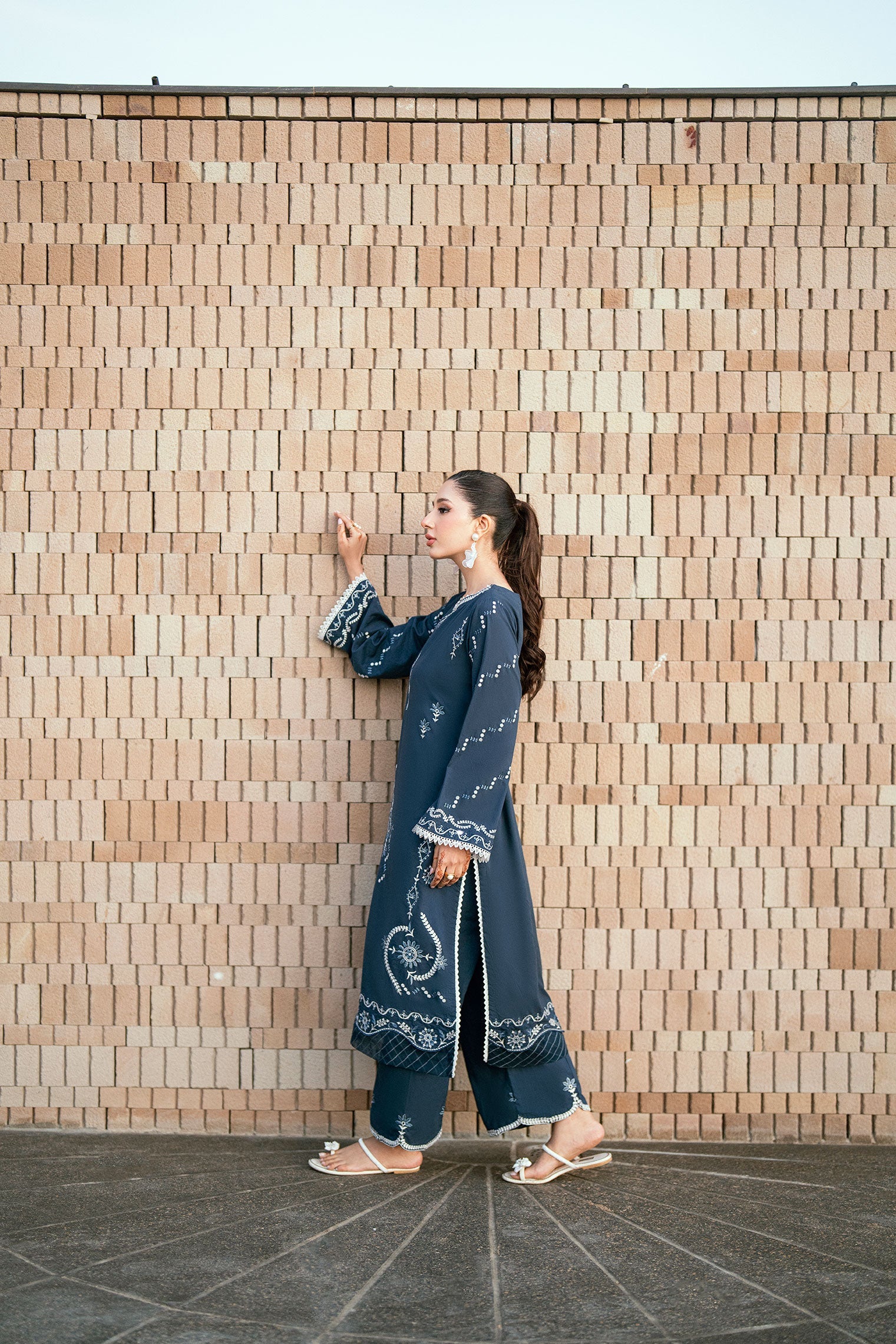 SS25DC-2542 NAVY BLUE LAWN 2PCS EMBROIDERED KURTA WITH TROUSER