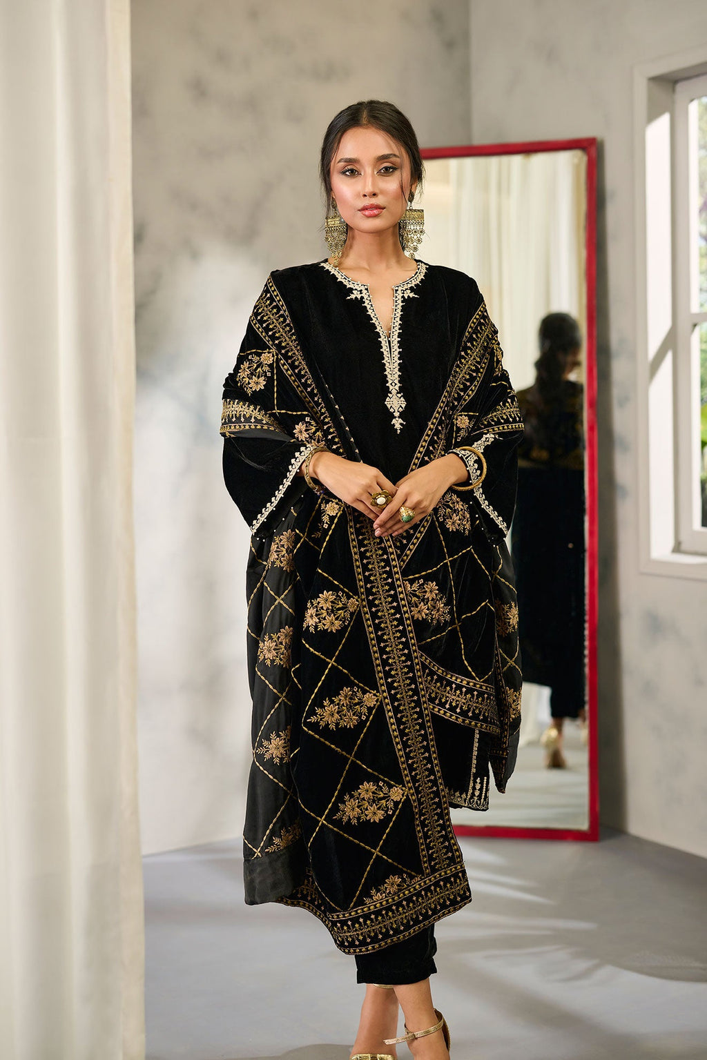 DD-0875 BLACK VELVET SHAWL