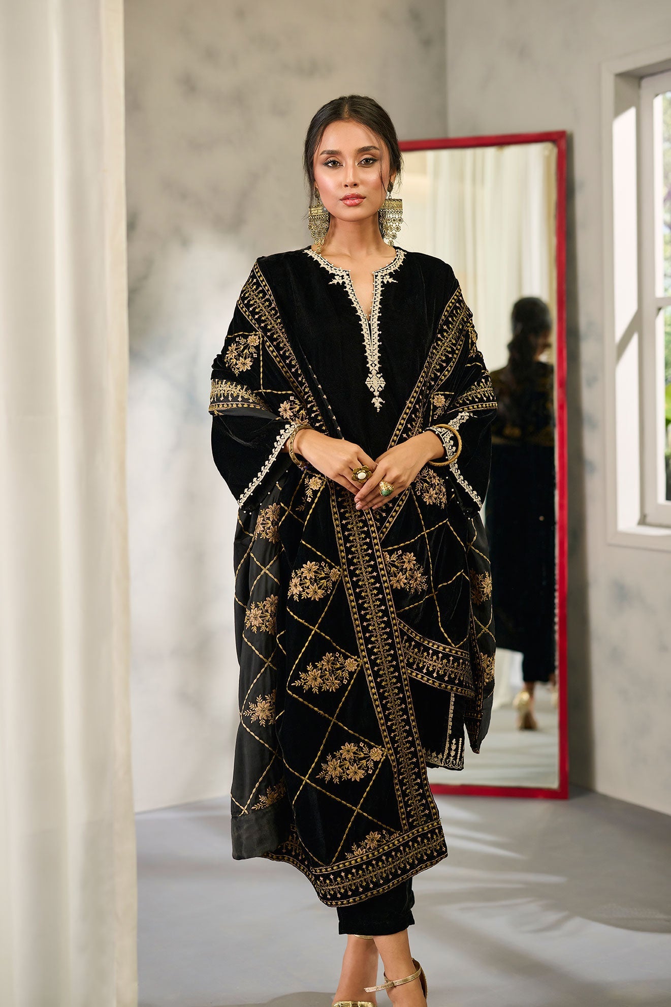 DD-0875 BLACK VELVET SHAWL