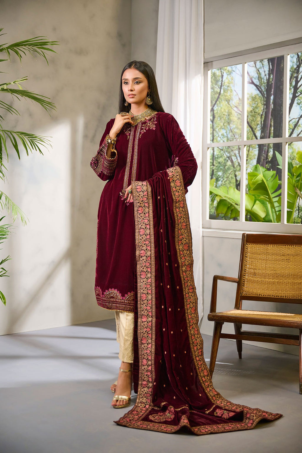 DD-0884 MAROON VELVET SHAWL