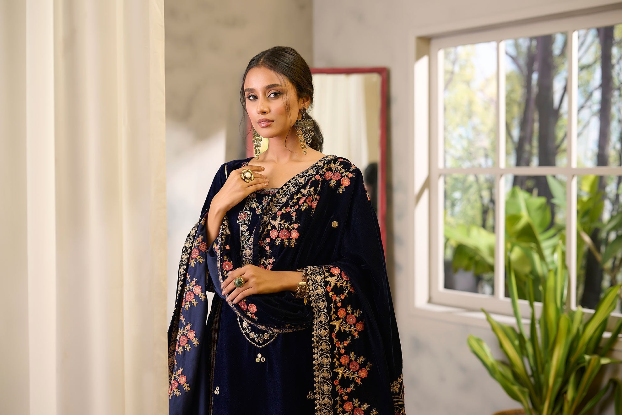 DD-0876 BLUE VELVET SHAWL