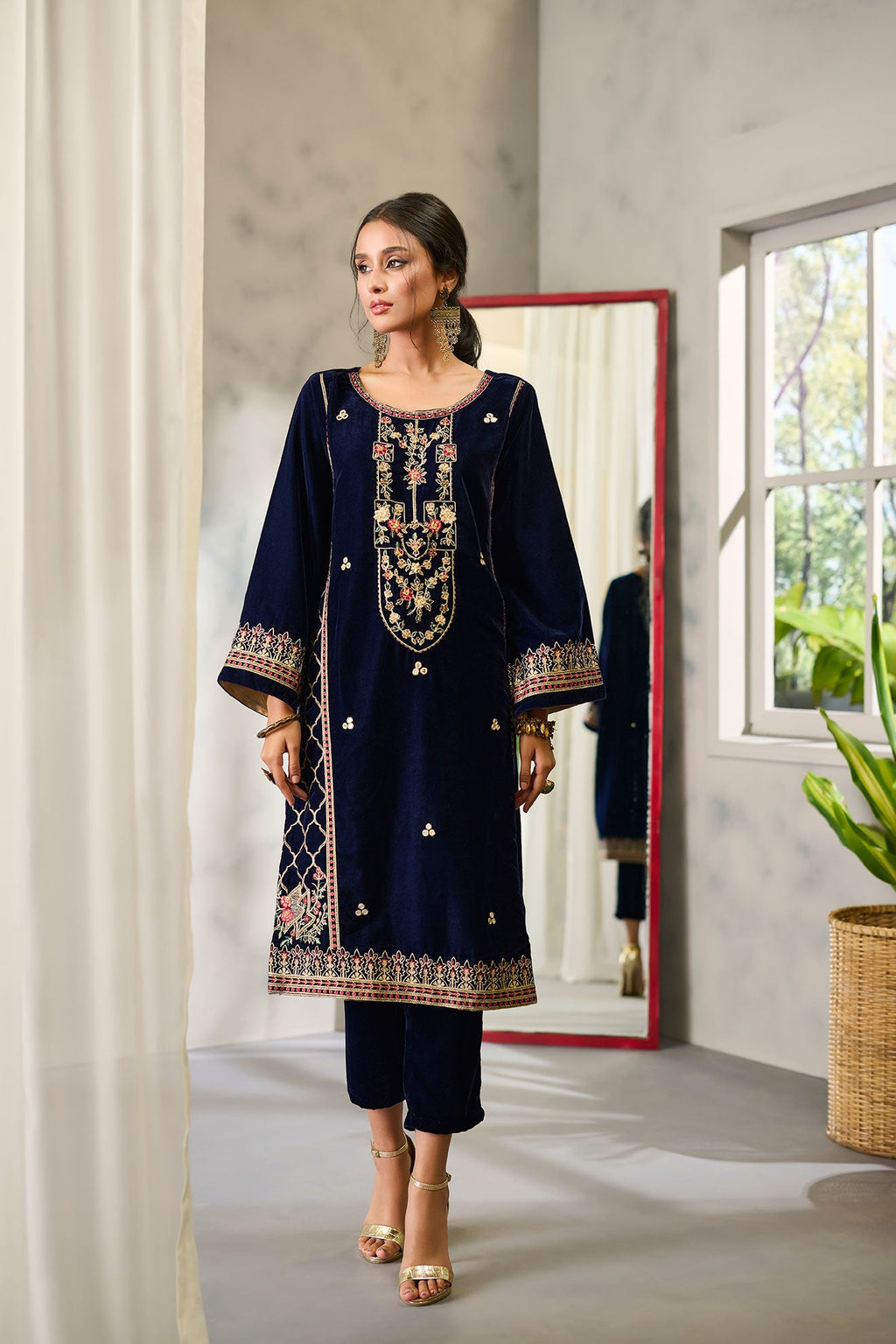 DA-1677 BLUE EMBROIDERED KURTA