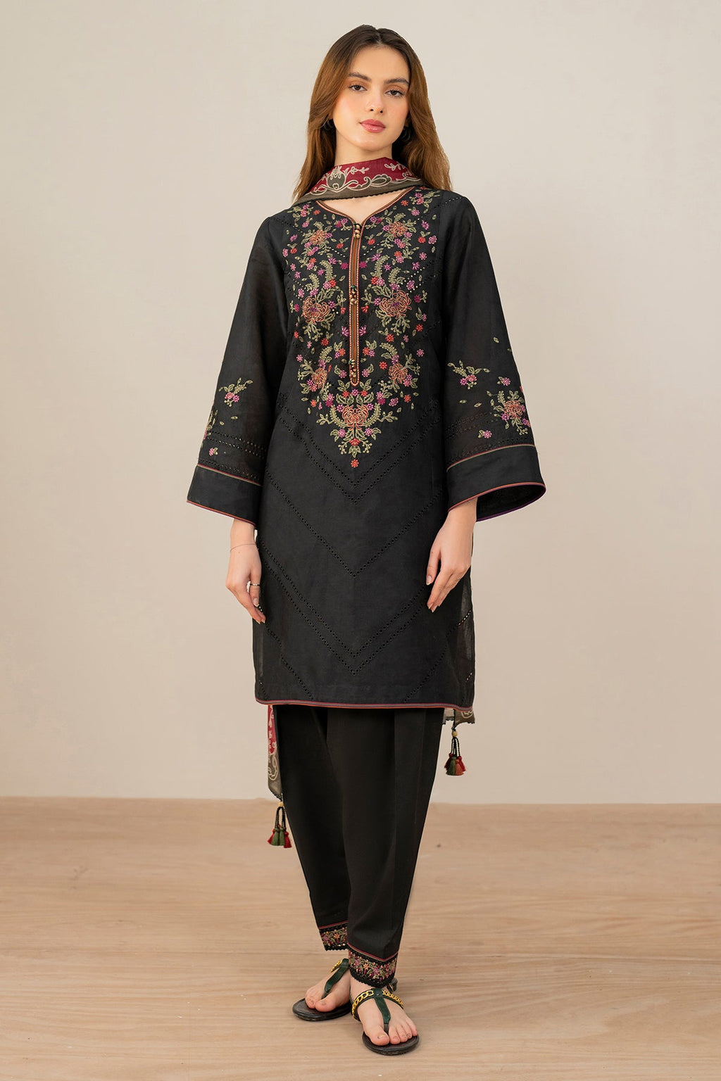 EMBROIDERED LAWN USE-9131
