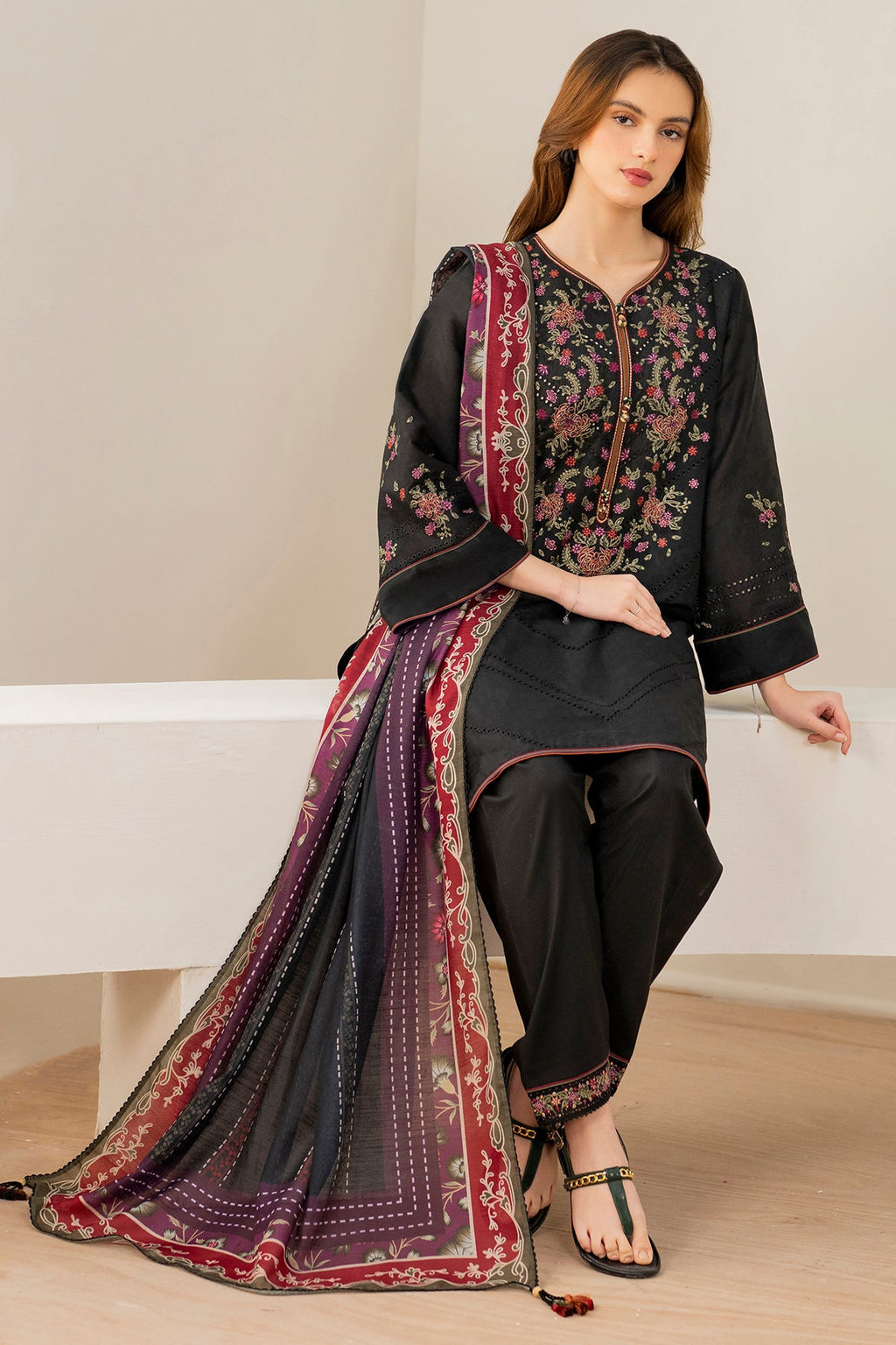 EMBROIDERED LAWN USE-9131