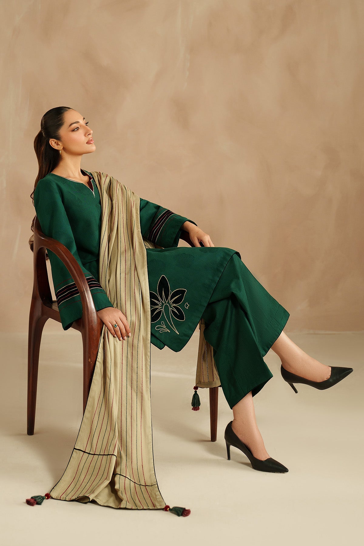 EMBROIDERED JACQUARD KHADDAR UW-0168