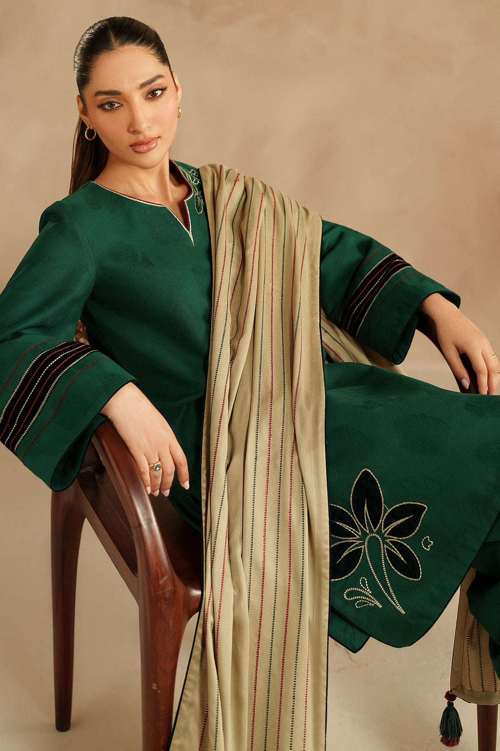 EMBROIDERED JACQUARD KHADDAR UW-0168