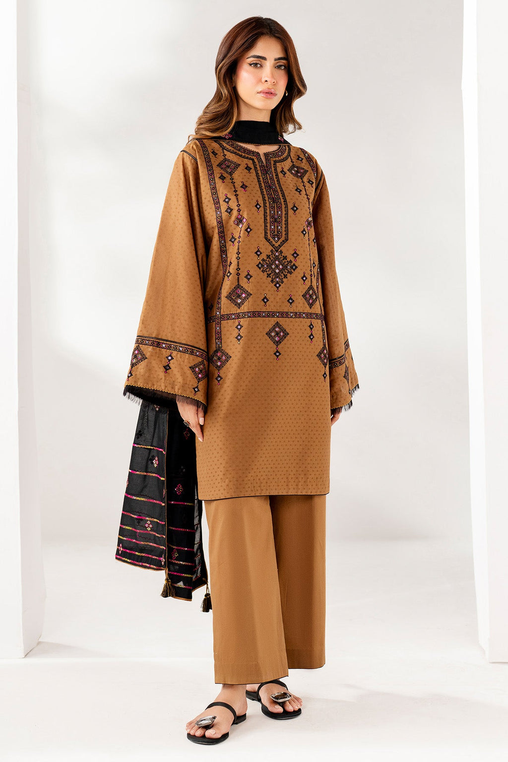 EMBROIDERED LAWN USE-9250