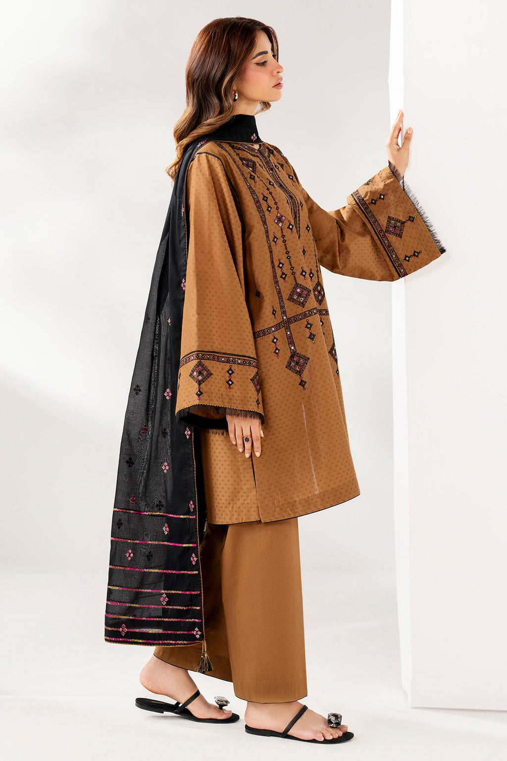 EMBROIDERED LAWN USE-9250