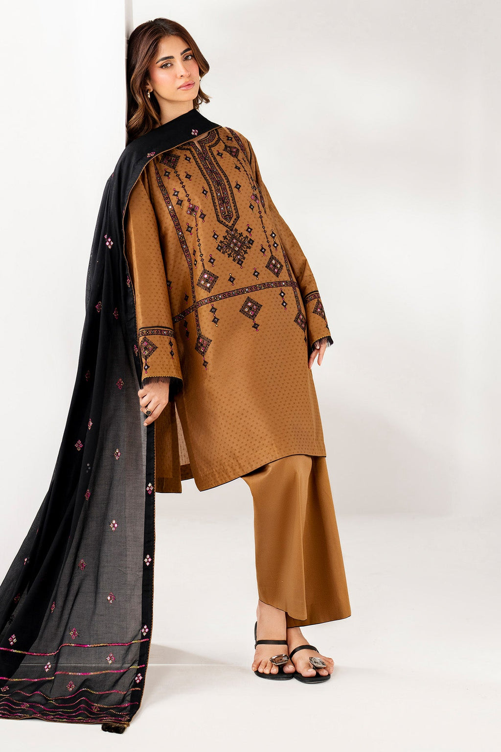 EMBROIDERED LAWN USE-9250