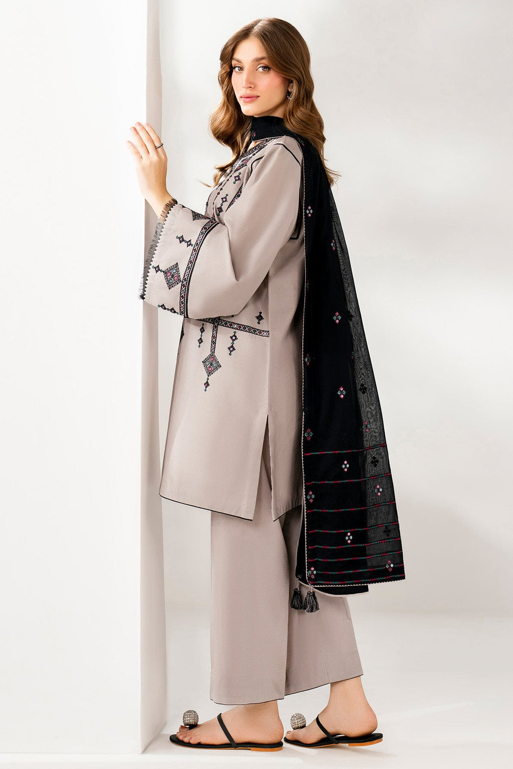 EMBROIDERED LAWN USE-9251