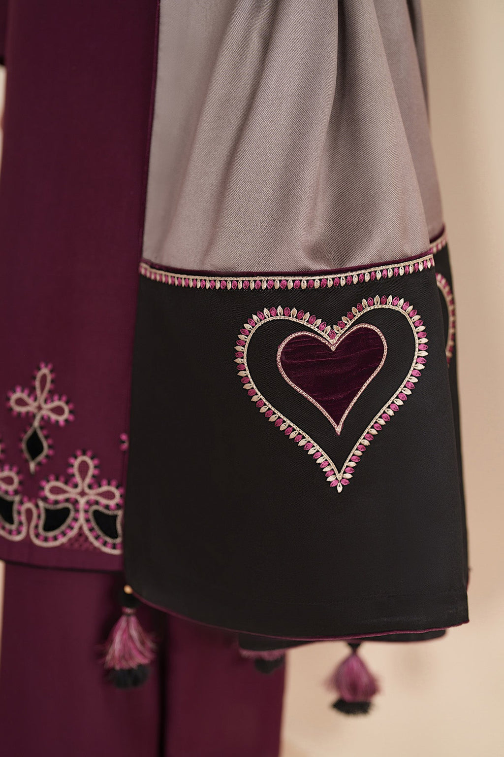 EMBROIDERED KHADDAR UW-0218