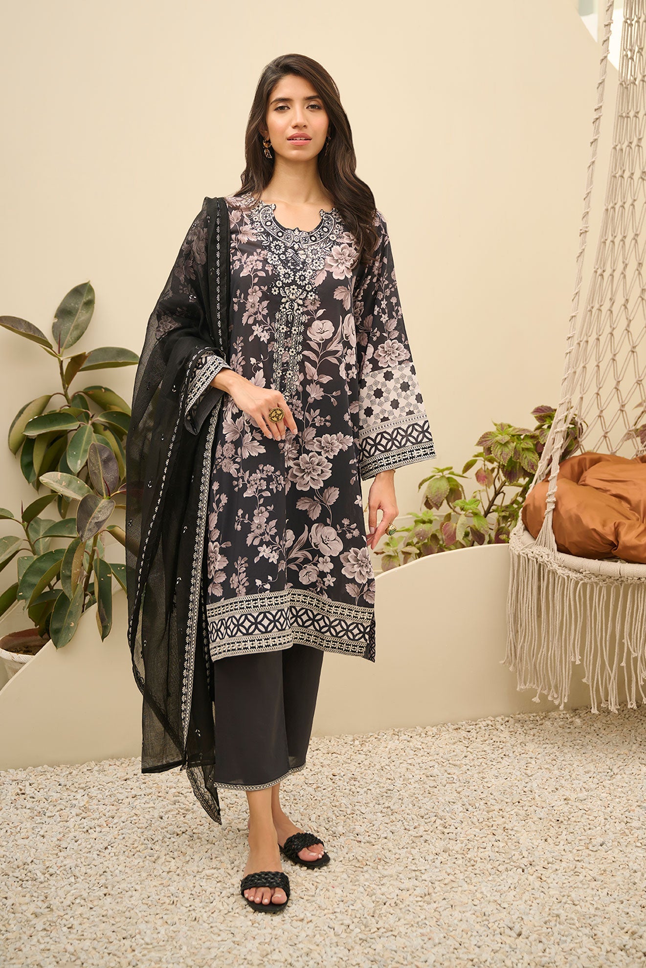 DU-3147 - BLACK -  EMBROIDERED LAWN - 3PCS