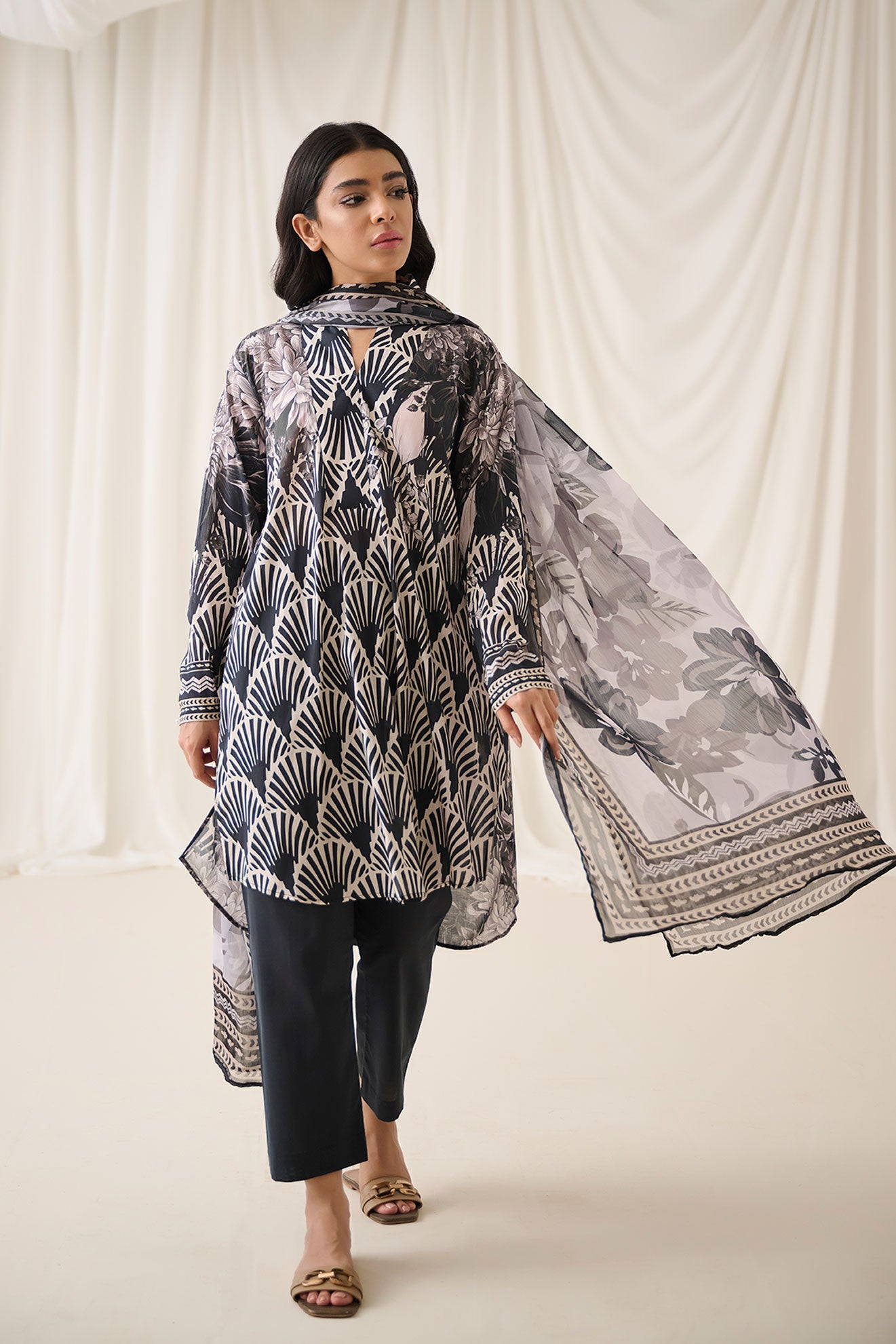 DU-3158 - BLACK -  PRINTED LAWN - 3PCS