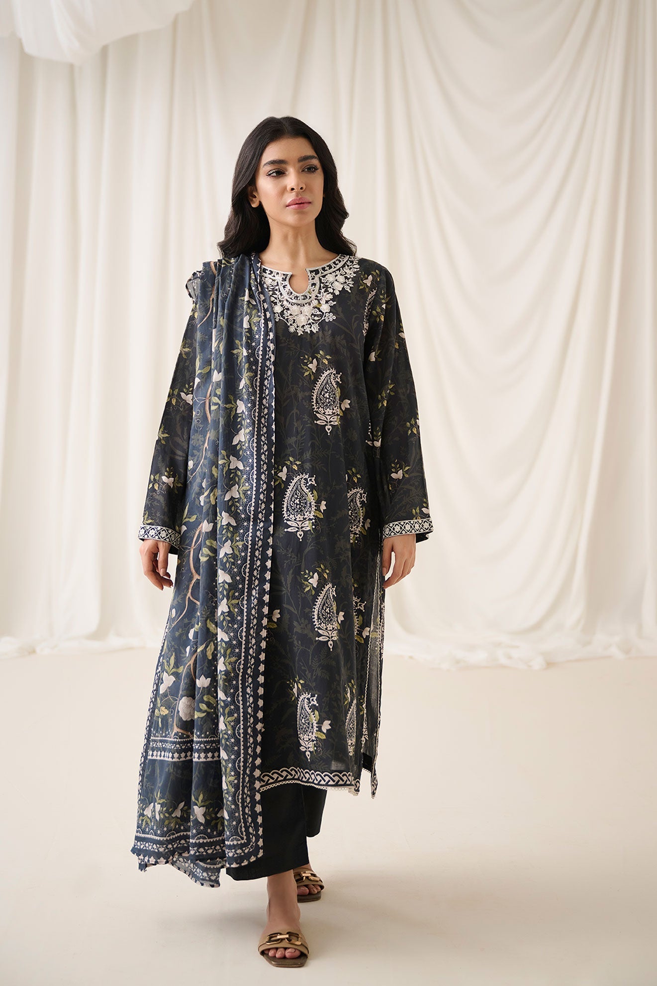 DU-3163 - BLACK -  EMBROIDERED LAWN - 3PCS