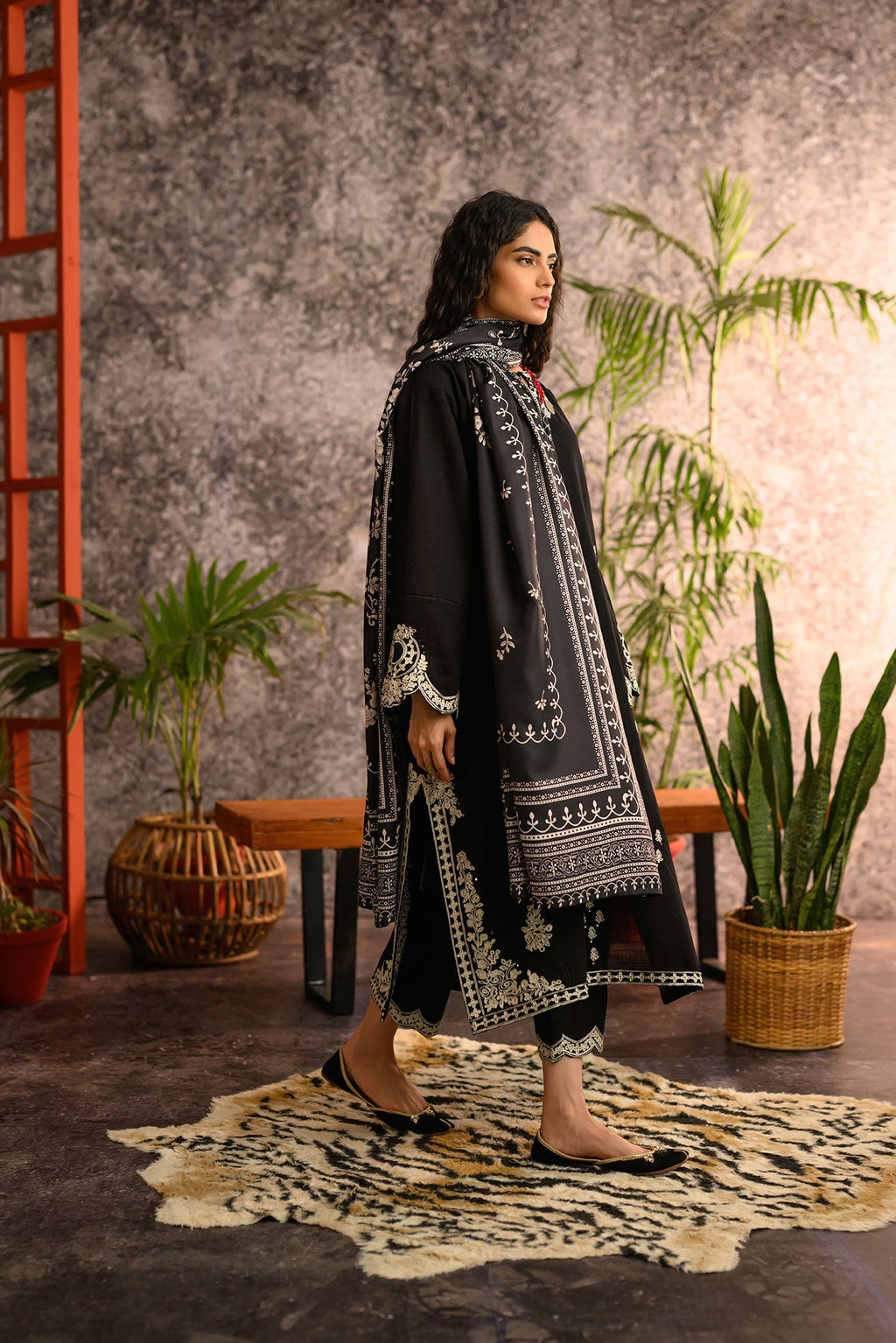 DC-3017 BLACK KHADDAR 3Pcs