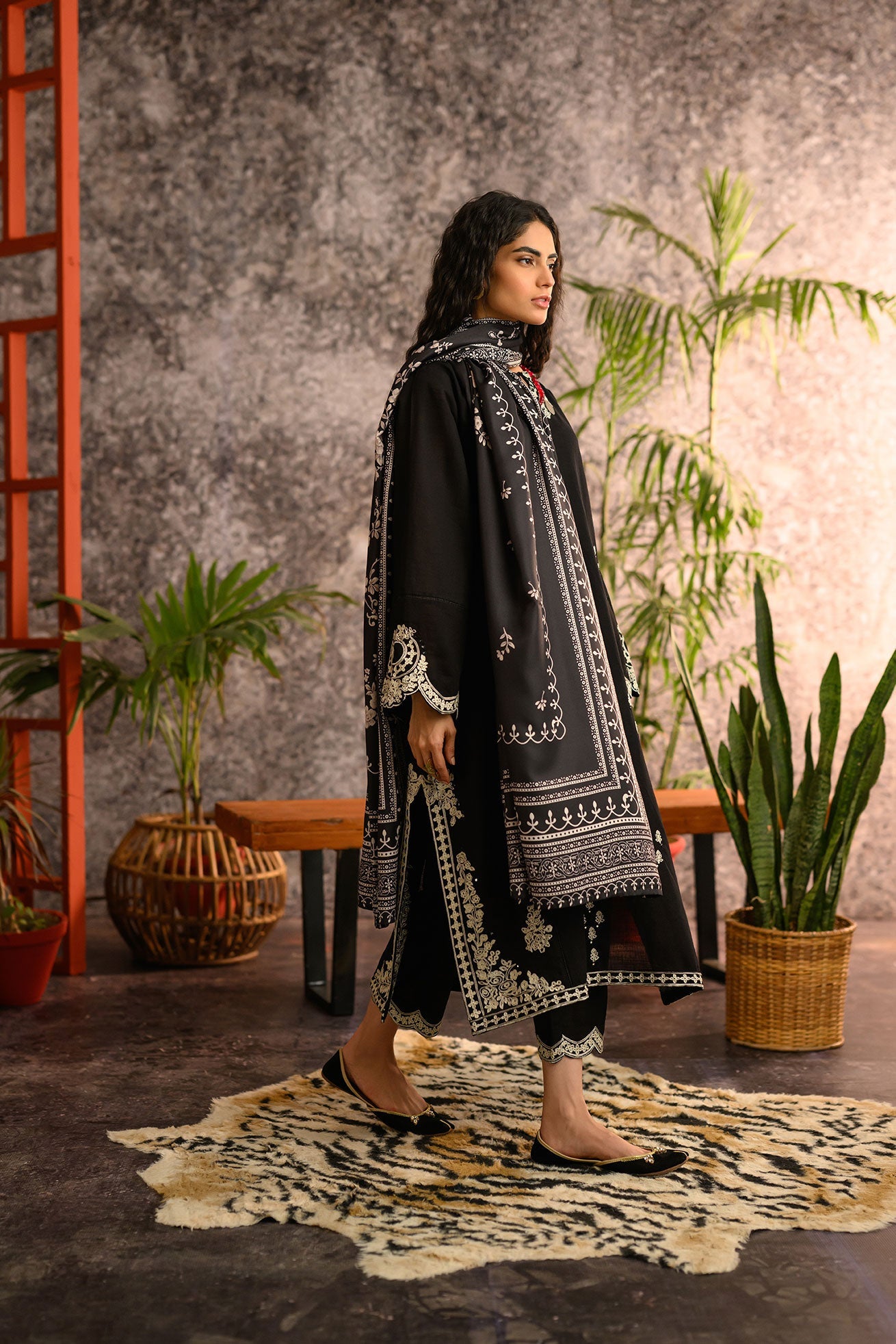 DC-3017 BLACK KHADDAR 3Pcs