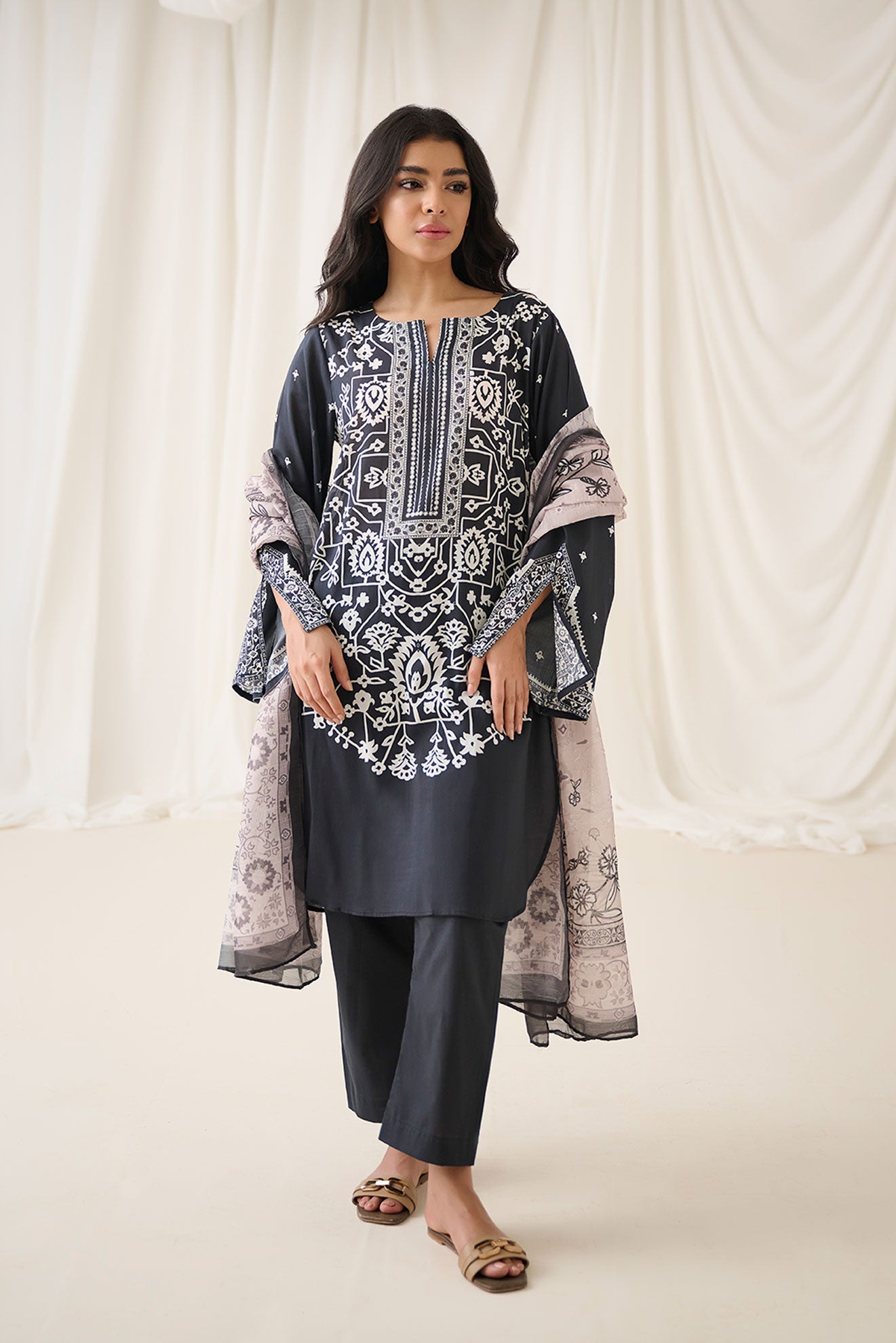 DU-3157 - BLACK -  PRINTED LAWN - 3PCS