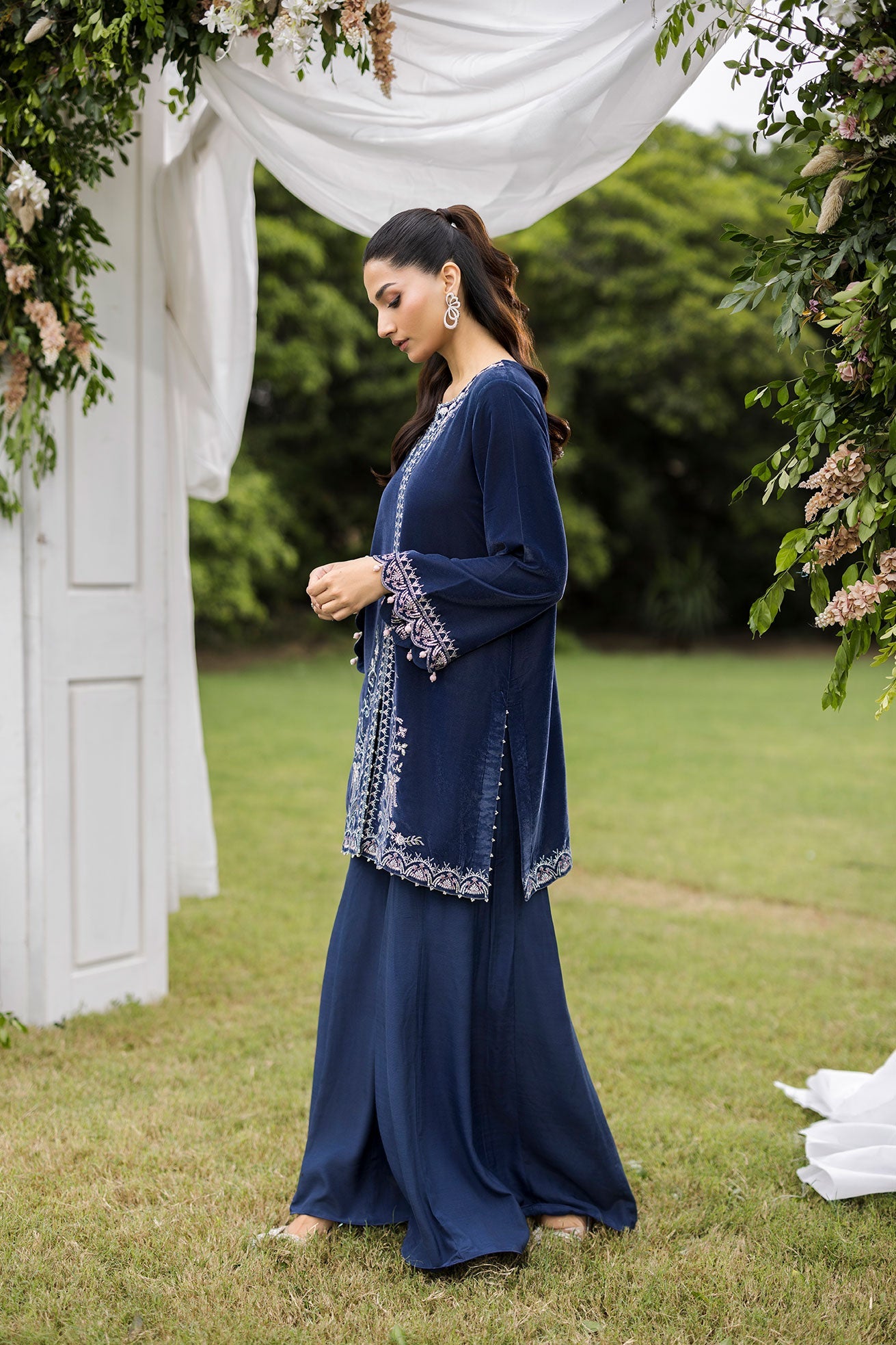 FW25DA-2834   GREY  2PCS  EMBROIDERED KURTA WITH TROUSER
